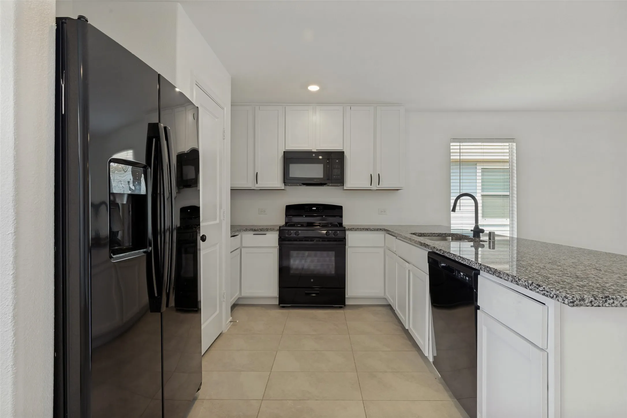 Single Family Residence For Sale in Denton County , 11855 Gabbro Drive, Justin, Texas 76247, 3 Bedroom, 2 Bathroom, 2 Garage spaces, 1,253 Sqft, built in 2023, mls#21356163, Real Estate Agent in Justin, Homes For Sale in Denton county, Homes For Sale in Justin, Realtor in Justin Texas, Real Estate Brokerage Independent Realty Texas, Luminita Cordes Realtor