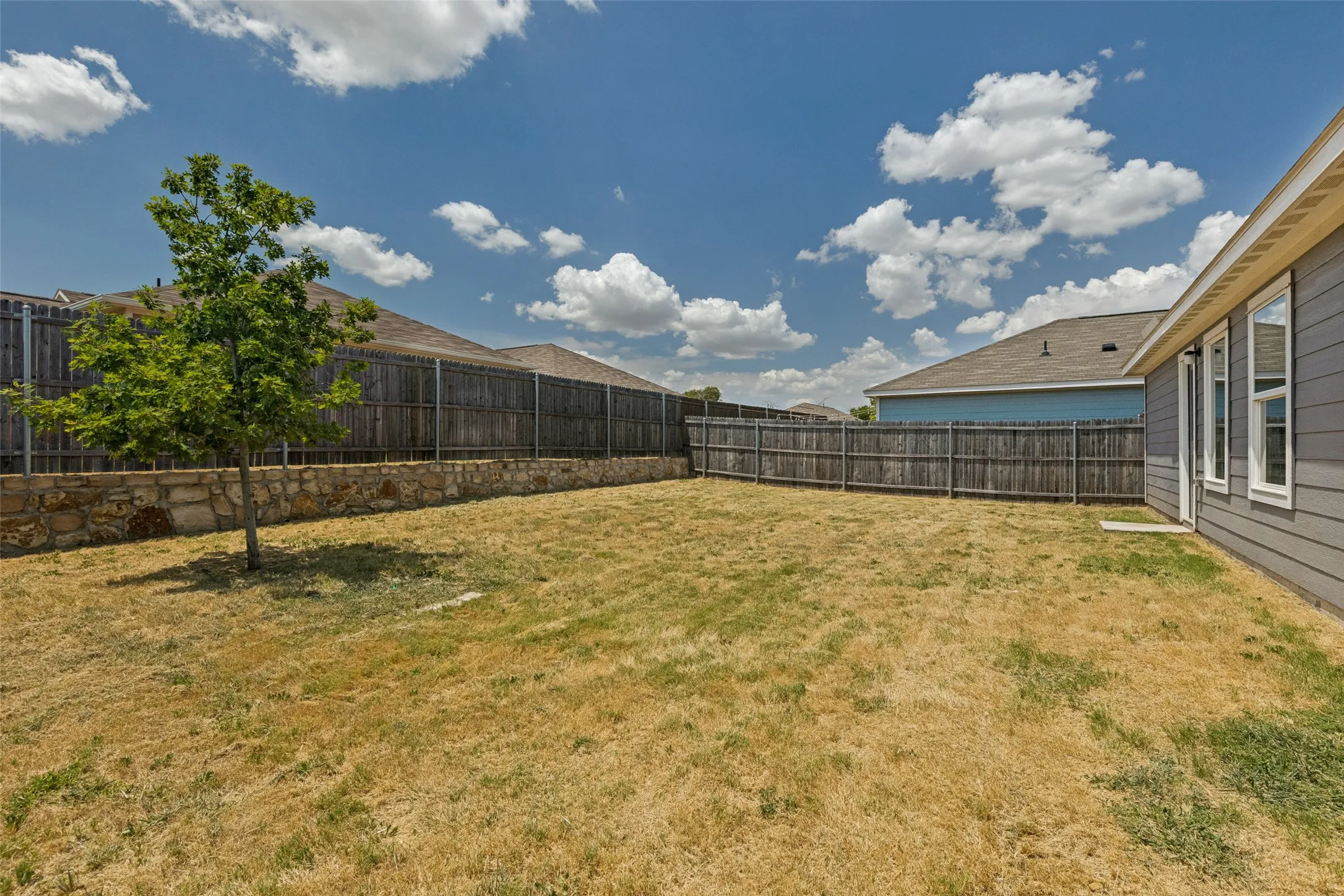 Single Family Residence For Sale in Denton County , 11855 Gabbro Drive, Justin, Texas 76247, 3 Bedroom, 2 Bathroom, 2 Garage spaces, 1,253 Sqft, built in 2023, mls#21356163, Real Estate Agent in Justin, Homes For Sale in Denton county, Homes For Sale in Justin, Realtor in Justin Texas, Real Estate Brokerage Independent Realty Texas, Luminita Cordes Realtor