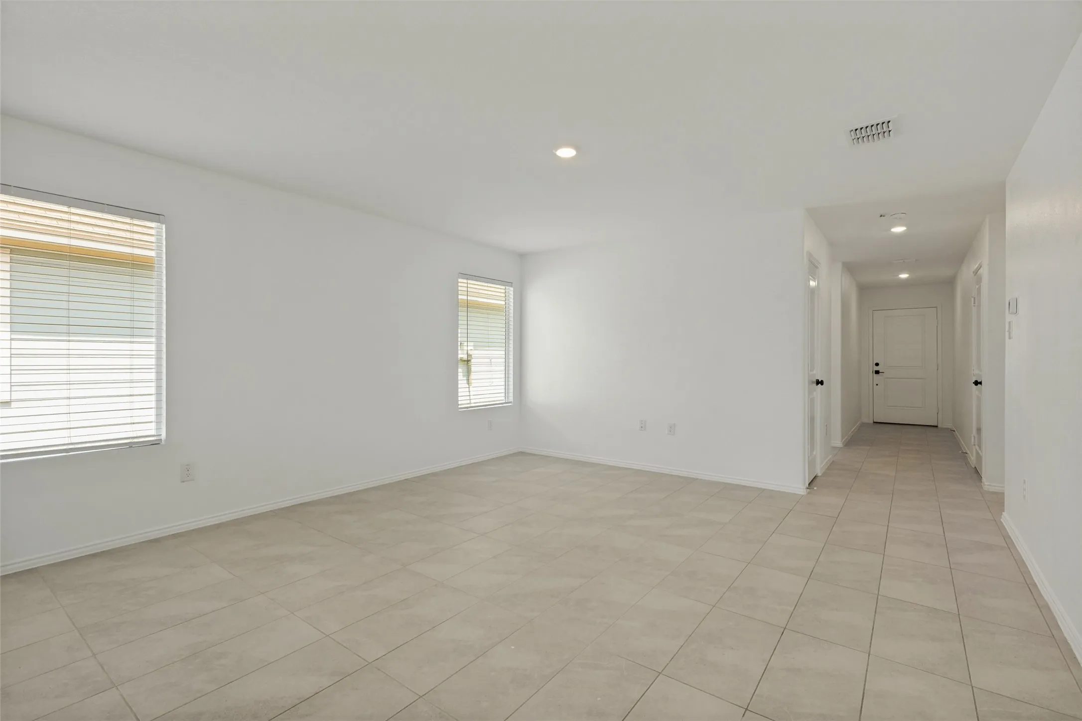 Single Family Residence For Sale in Denton County , 11855 Gabbro Drive, Justin, Texas 76247, 3 Bedroom, 2 Bathroom, 2 Garage spaces, 1,253 Sqft, built in 2023, mls#21356163, Real Estate Agent in Justin, Homes For Sale in Denton county, Homes For Sale in Justin, Realtor in Justin Texas, Real Estate Brokerage Independent Realty Texas, Luminita Cordes Realtor