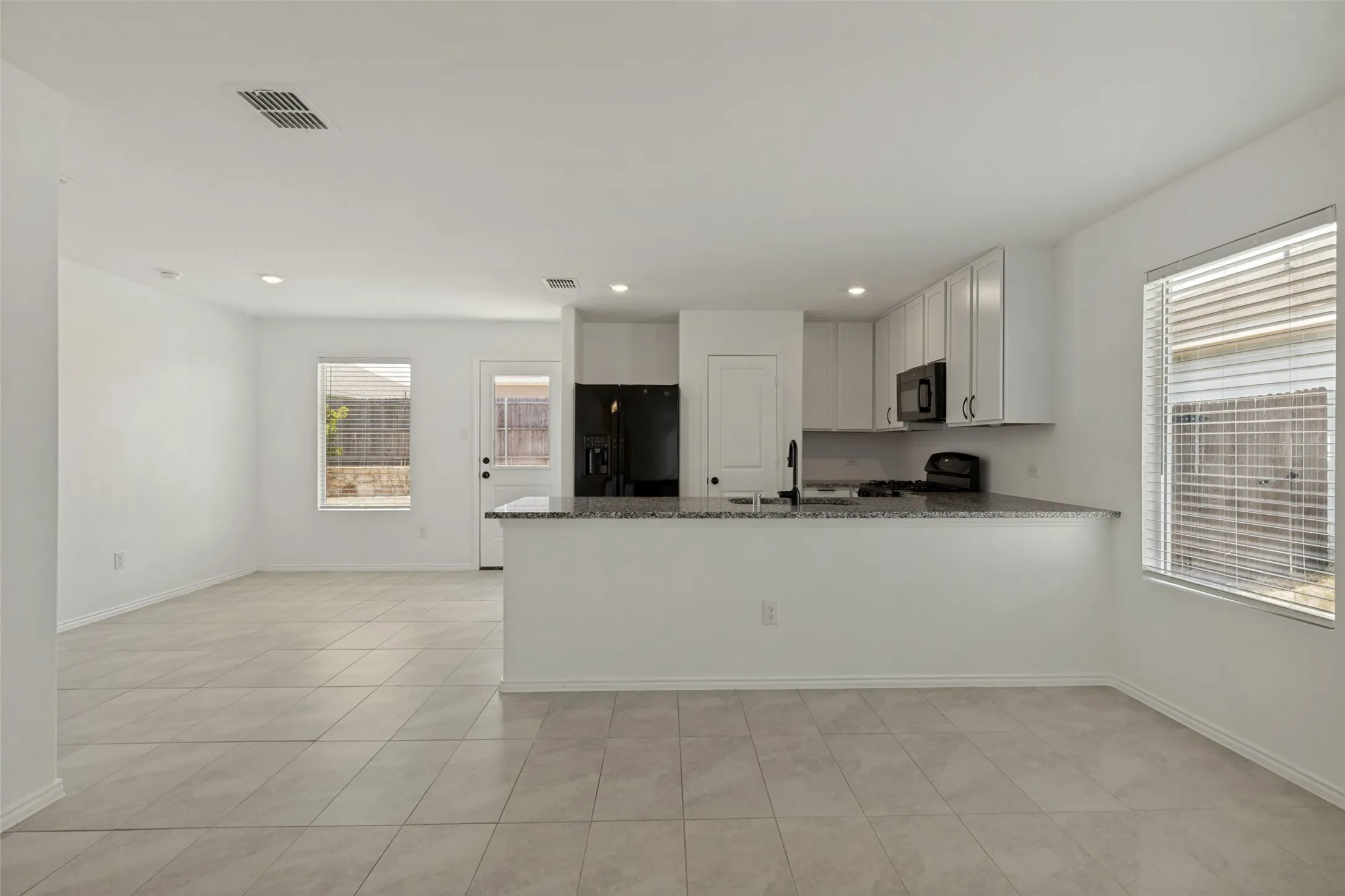 Single Family Residence For Sale in Denton County , 11855 Gabbro Drive, Justin, Texas 76247, 3 Bedroom, 2 Bathroom, 2 Garage spaces, 1,253 Sqft, built in 2023, mls#21356163, Real Estate Agent in Justin, Homes For Sale in Denton county, Homes For Sale in Justin, Realtor in Justin Texas, Real Estate Brokerage Independent Realty Texas, Luminita Cordes Realtor
