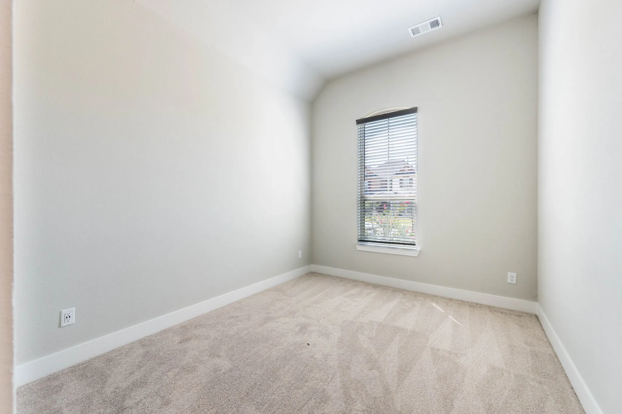Neutral-toned carpeting with white trim