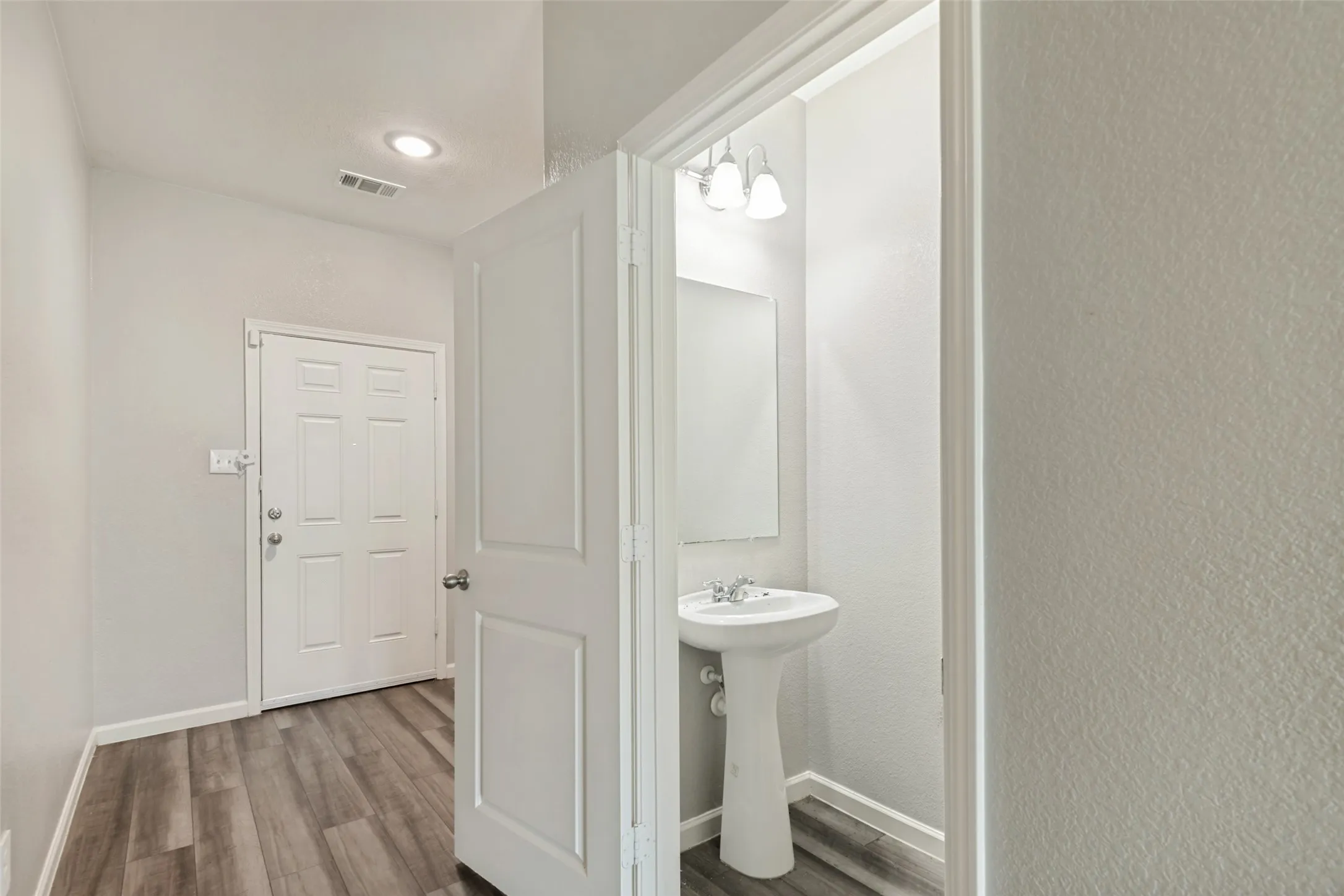 Single Family Residence For Sale in Kaufman County , 6226 Old Bridge Way, Forney, Texas 75126, 3 Bedroom, 3 Bathroom, 2 Garage spaces, 1,840 Sqft, built in 2022, mls#21356157, Real Estate Agent in Forney, Homes For Sale in Kaufman county, Homes For Sale in Forney, Realtor in Forney Texas, Real Estate Brokerage Independent Realty Texas, Luminita Cordes Realtor