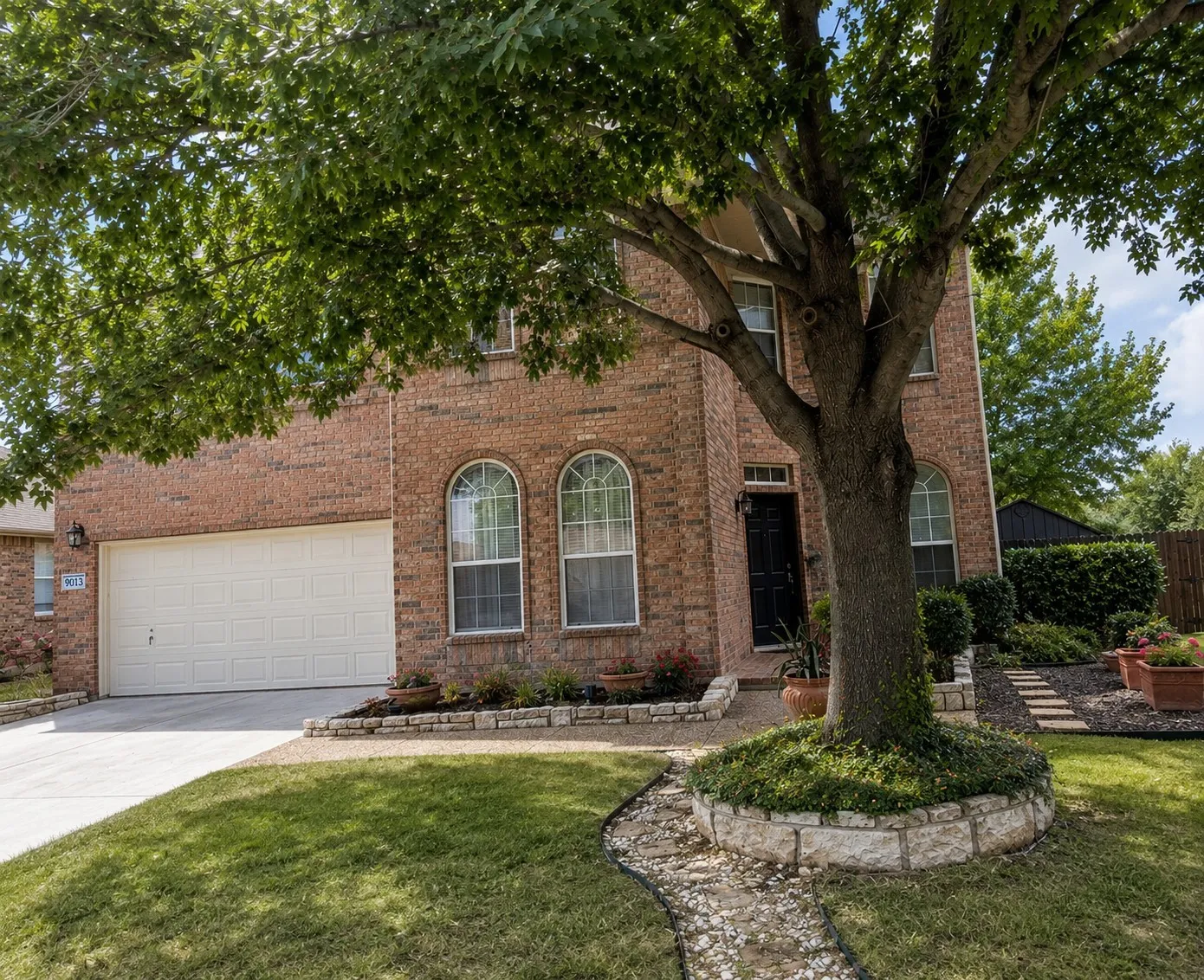 Single Family Residence For Sale in Tarrant County , 9013 Saratoga Road, Fort Worth, Texas 76244, 4 Bedroom, 3 Bathroom, 2 Garage spaces, 3,073 Sqft, built in 2002, mls#21356127, Real Estate Agent in Fort Worth, Homes For Sale in Tarrant county, Homes For Sale in Fort Worth, Realtor in Fort Worth Texas, Real Estate Brokerage Independent Realty Texas, Luminita Cordes Realtor