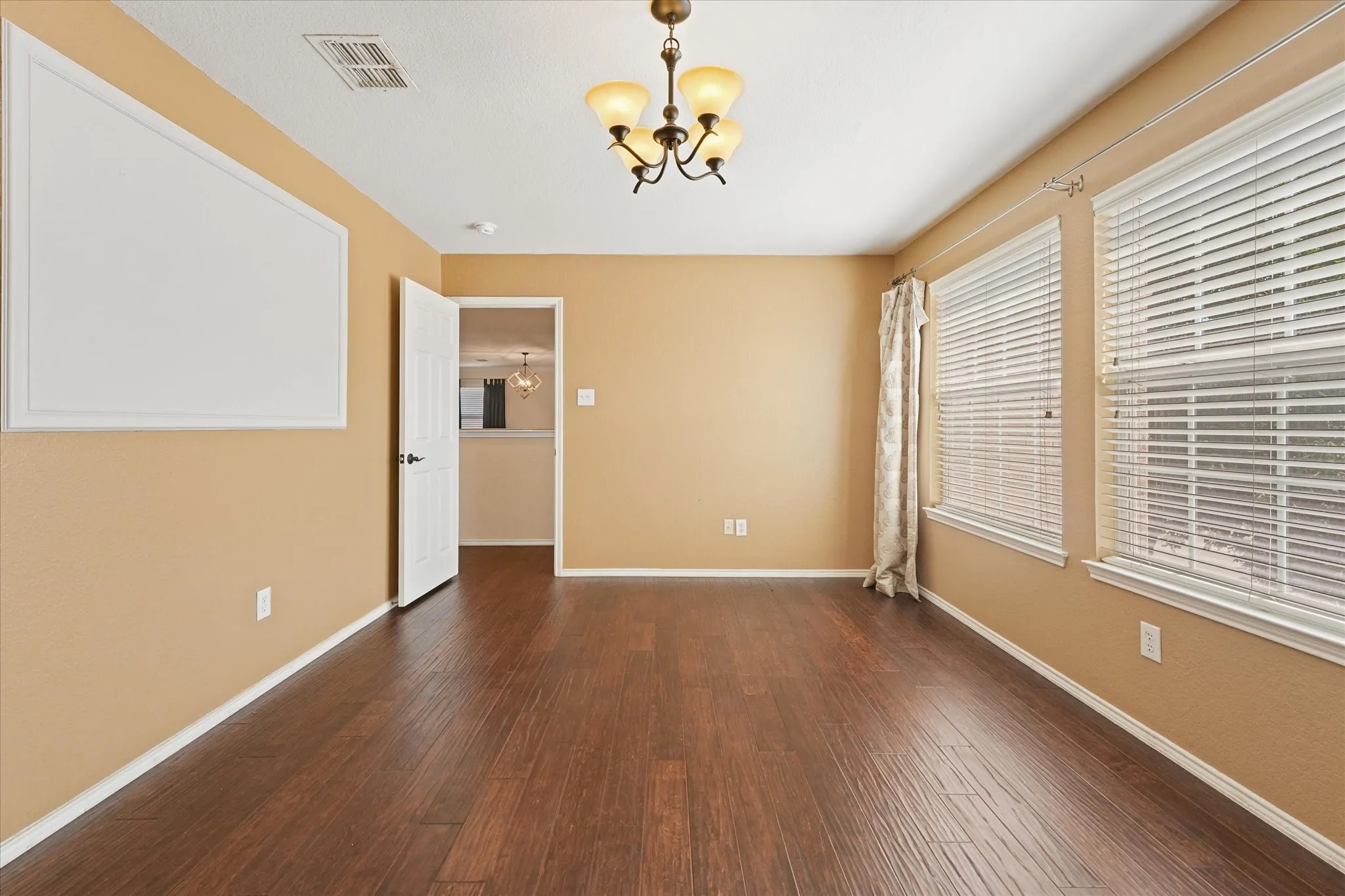 Single Family Residence For Sale in Tarrant County , 9013 Saratoga Road, Fort Worth, Texas 76244, 4 Bedroom, 3 Bathroom, 2 Garage spaces, 3,073 Sqft, built in 2002, mls#21356127, Real Estate Agent in Fort Worth, Homes For Sale in Tarrant county, Homes For Sale in Fort Worth, Realtor in Fort Worth Texas, Real Estate Brokerage Independent Realty Texas, Luminita Cordes Realtor