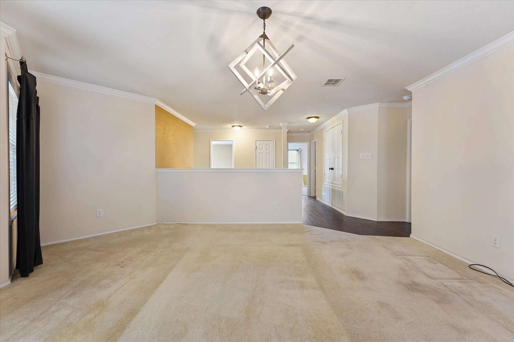 Single Family Residence For Sale in Tarrant County , 9013 Saratoga Road, Fort Worth, Texas 76244, 4 Bedroom, 3 Bathroom, 2 Garage spaces, 3,073 Sqft, built in 2002, mls#21356127, Real Estate Agent in Fort Worth, Homes For Sale in Tarrant county, Homes For Sale in Fort Worth, Realtor in Fort Worth Texas, Real Estate Brokerage Independent Realty Texas, Luminita Cordes Realtor