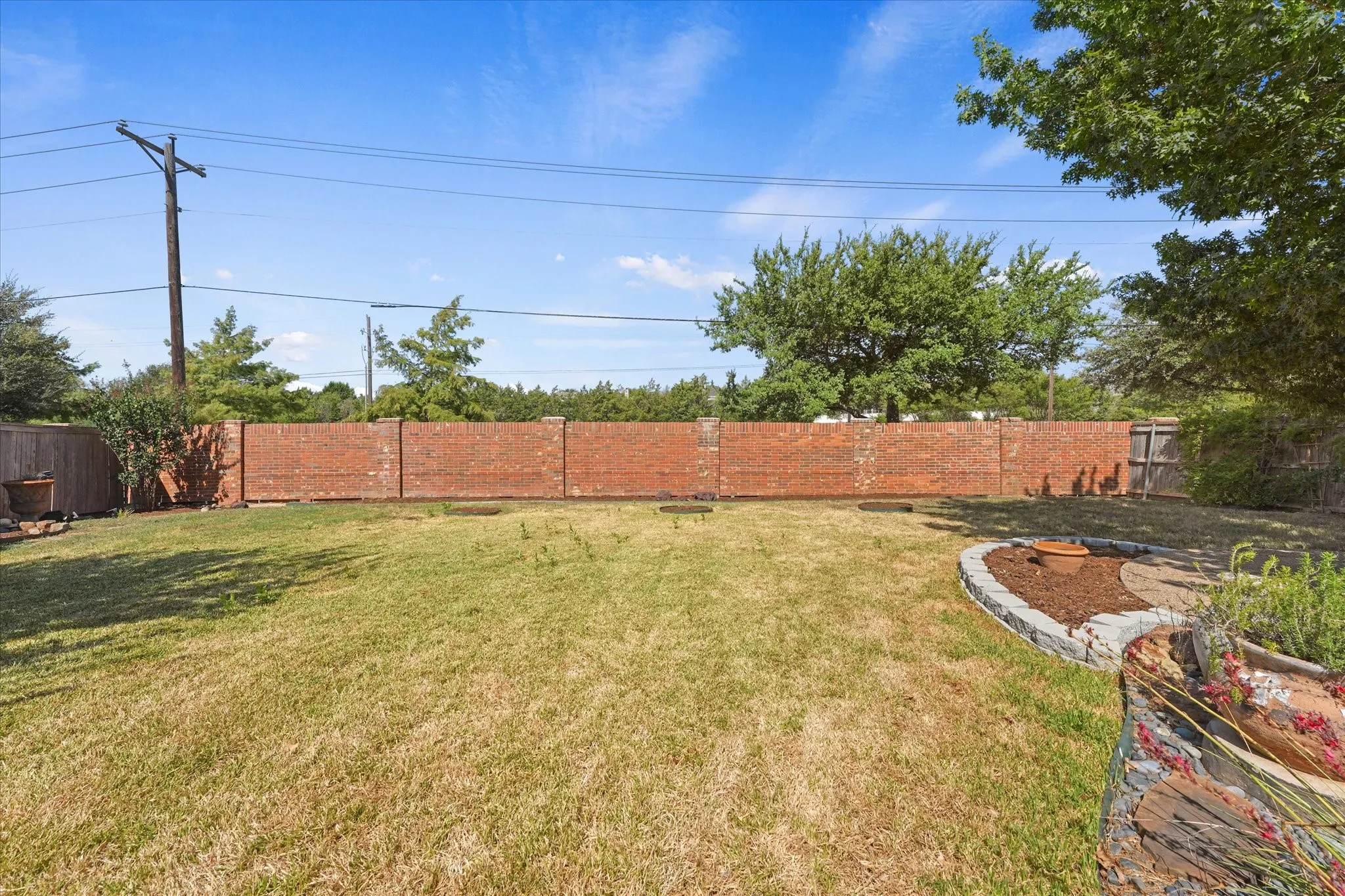 Single Family Residence For Sale in Tarrant County , 9013 Saratoga Road, Fort Worth, Texas 76244, 4 Bedroom, 3 Bathroom, 2 Garage spaces, 3,073 Sqft, built in 2002, mls#21356127, Real Estate Agent in Fort Worth, Homes For Sale in Tarrant county, Homes For Sale in Fort Worth, Realtor in Fort Worth Texas, Real Estate Brokerage Independent Realty Texas, Luminita Cordes Realtor