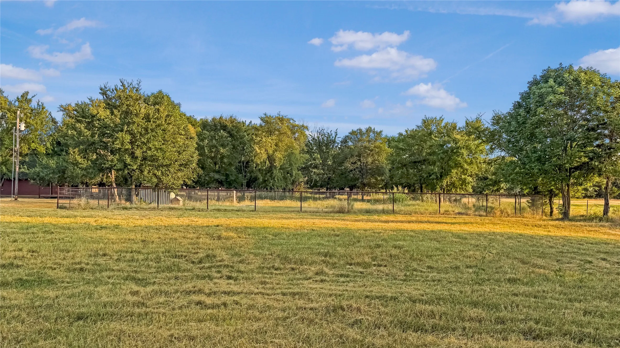 Single Family Residence For Sale in Cooke County , 697 County Road 166, Whitesboro, Texas 76273, 3 Bedroom, 2 Bathroom, Garage spaces, 1,287 Sqft, built in 2006, Price $369,000, mls#21356093, Real Estate Agent in Whitesboro, Homes For Sale in Cooke county, Homes For Sale in Whitesboro, Realtor in Whitesboro Texas, Real Estate Brokerage Independent Realty Texas, Luminita Cordes Realtor