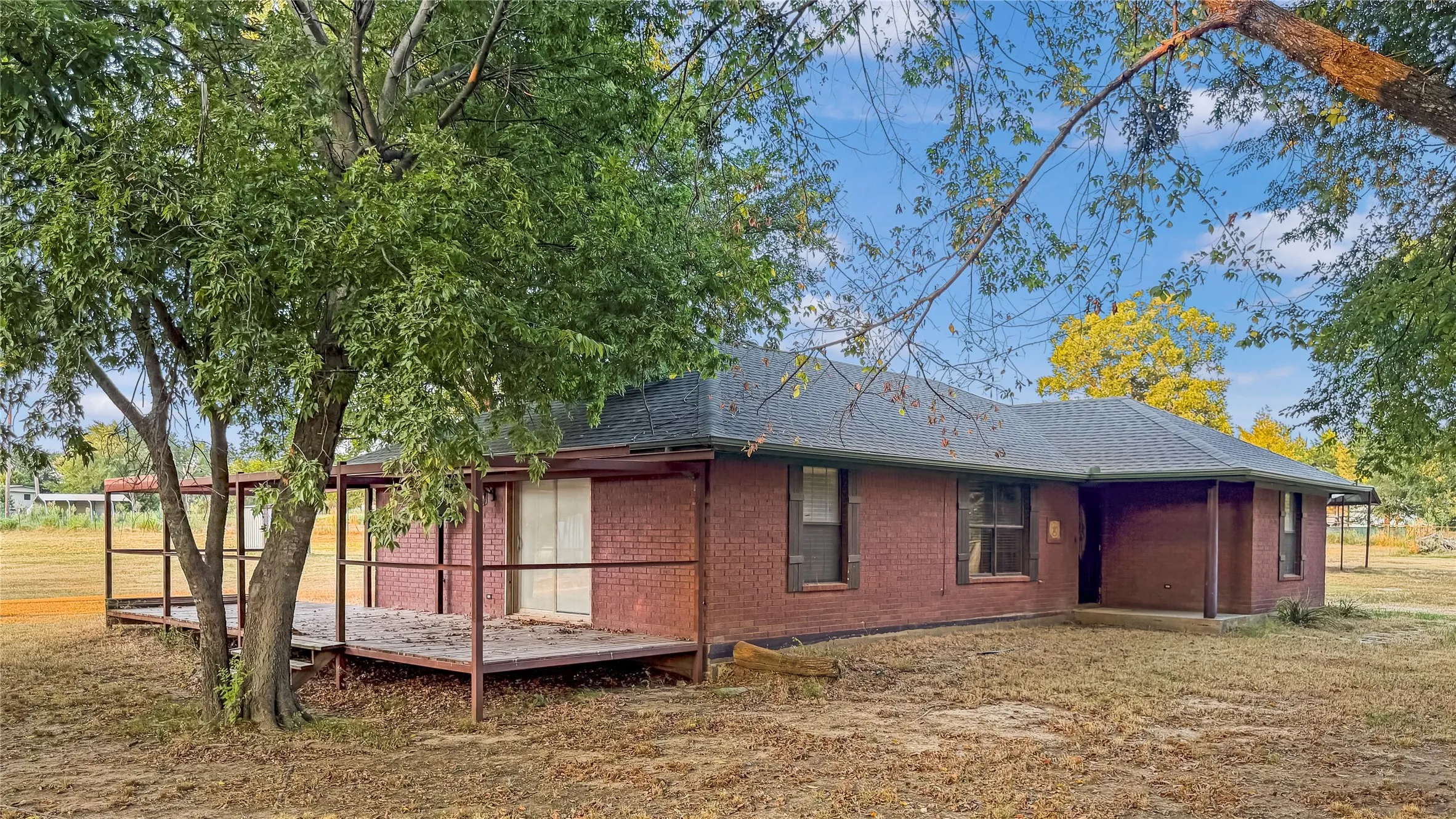 Single Family Residence For Sale in Cooke County , 697 County Road 166, Whitesboro, Texas 76273, 3 Bedroom, 2 Bathroom, Garage spaces, 1,287 Sqft, built in 2006, Price $369,000, mls#21356093, Real Estate Agent in Whitesboro, Homes For Sale in Cooke county, Homes For Sale in Whitesboro, Realtor in Whitesboro Texas, Real Estate Brokerage Independent Realty Texas, Luminita Cordes Realtor