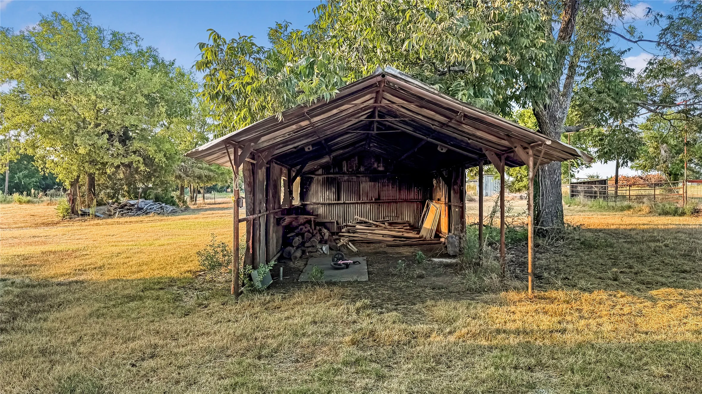 Single Family Residence For Sale in Cooke County , 697 County Road 166, Whitesboro, Texas 76273, 3 Bedroom, 2 Bathroom, Garage spaces, 1,287 Sqft, built in 2006, Price $369,000, mls#21356093, Real Estate Agent in Whitesboro, Homes For Sale in Cooke county, Homes For Sale in Whitesboro, Realtor in Whitesboro Texas, Real Estate Brokerage Independent Realty Texas, Luminita Cordes Realtor