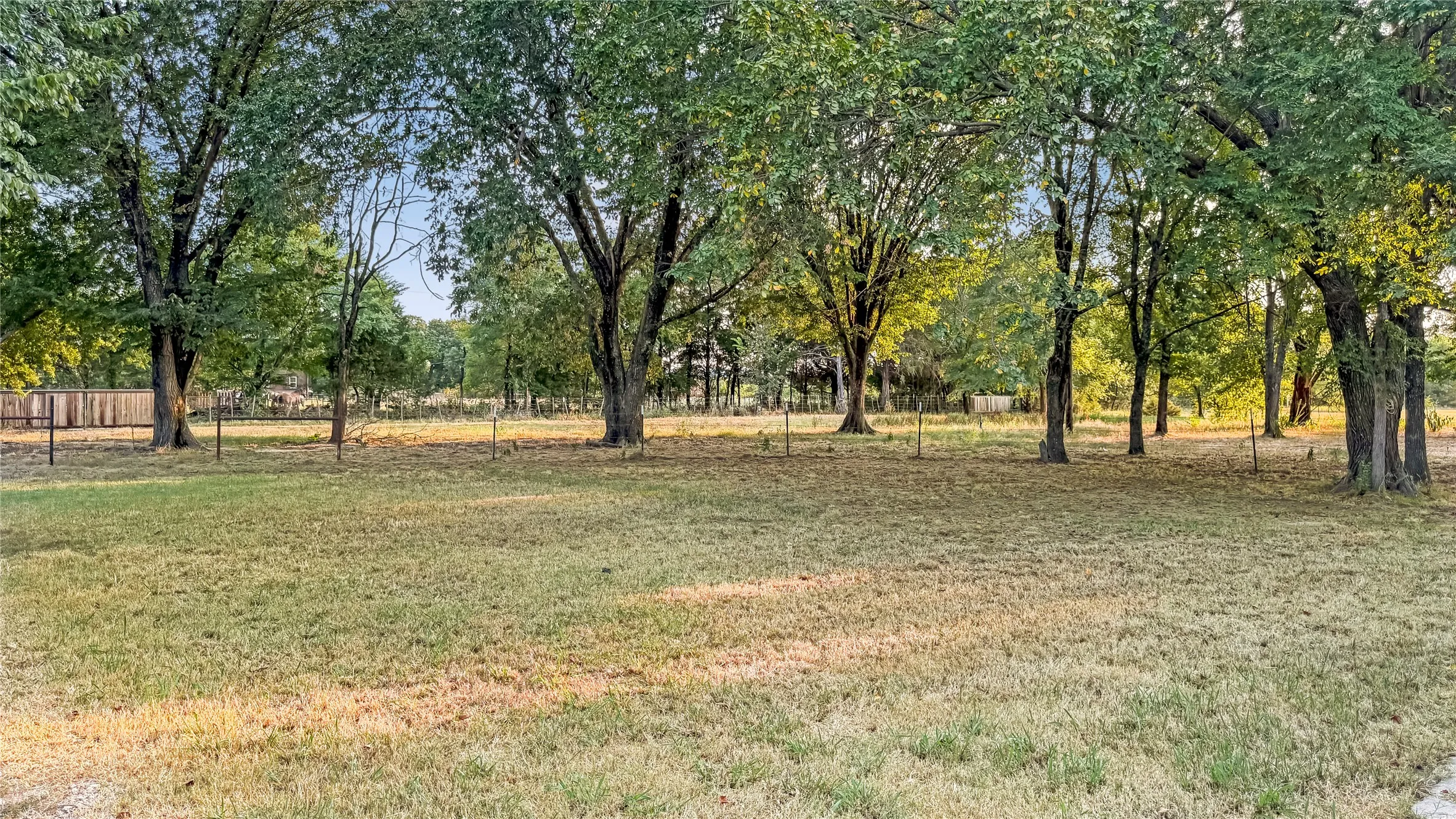 Single Family Residence For Sale in Cooke County , 697 County Road 166, Whitesboro, Texas 76273, 3 Bedroom, 2 Bathroom, Garage spaces, 1,287 Sqft, built in 2006, Price $369,000, mls#21356093, Real Estate Agent in Whitesboro, Homes For Sale in Cooke county, Homes For Sale in Whitesboro, Realtor in Whitesboro Texas, Real Estate Brokerage Independent Realty Texas, Luminita Cordes Realtor