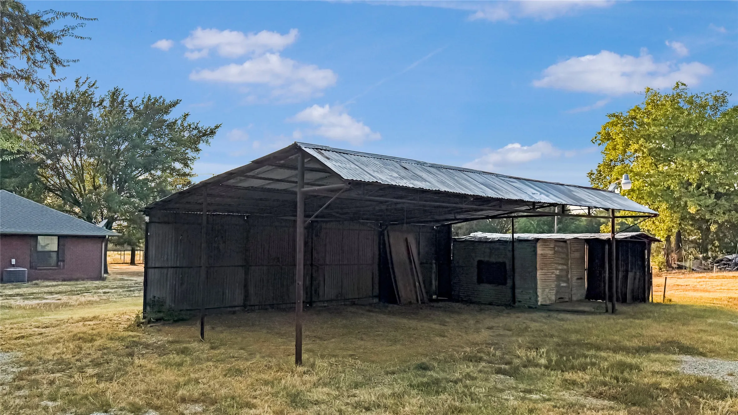 Single Family Residence For Sale in Cooke County , 697 County Road 166, Whitesboro, Texas 76273, 3 Bedroom, 2 Bathroom, Garage spaces, 1,287 Sqft, built in 2006, Price $369,000, mls#21356093, Real Estate Agent in Whitesboro, Homes For Sale in Cooke county, Homes For Sale in Whitesboro, Realtor in Whitesboro Texas, Real Estate Brokerage Independent Realty Texas, Luminita Cordes Realtor