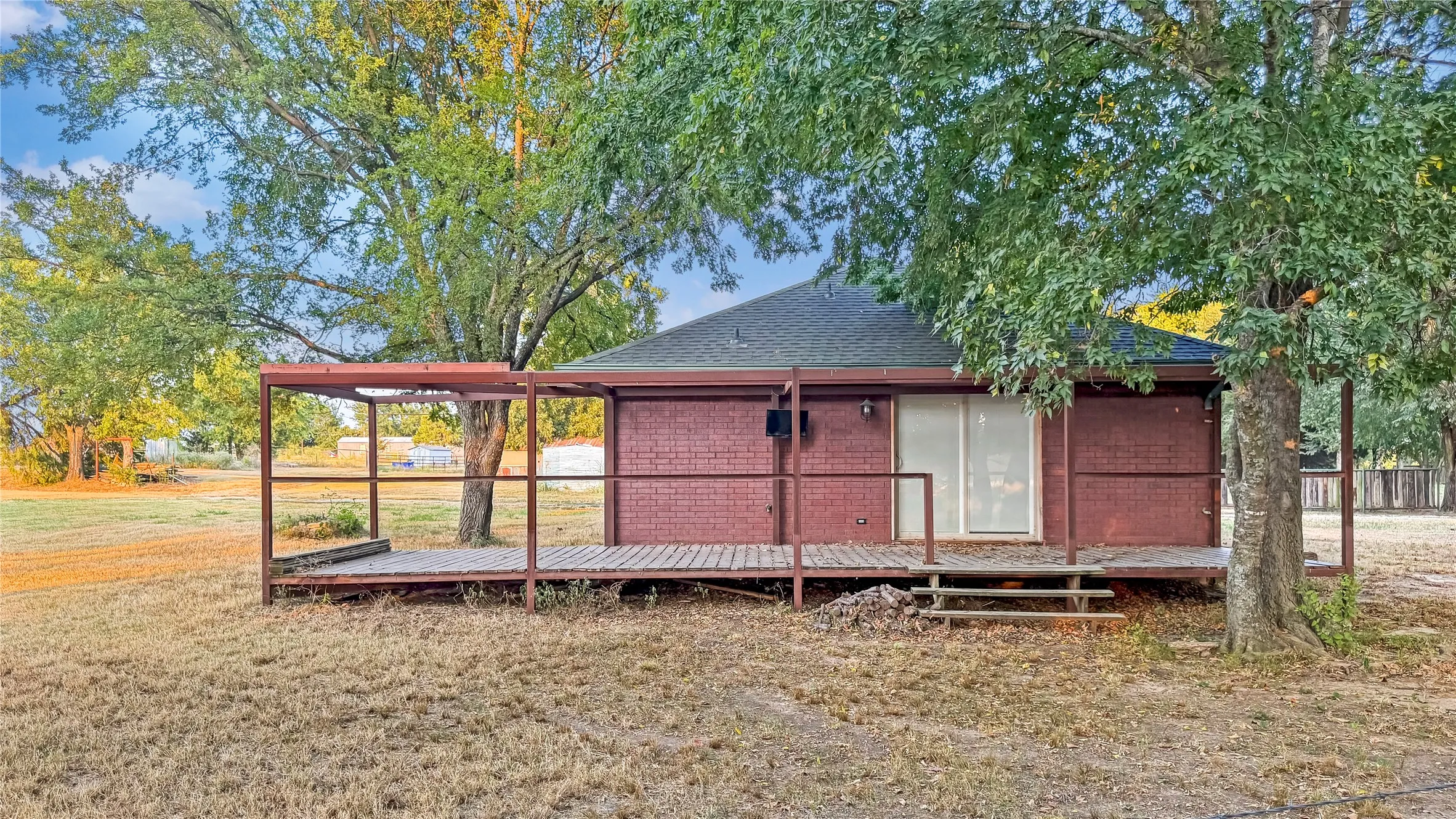 Single Family Residence For Sale in Cooke County , 697 County Road 166, Whitesboro, Texas 76273, 3 Bedroom, 2 Bathroom, Garage spaces, 1,287 Sqft, built in 2006, Price $369,000, mls#21356093, Real Estate Agent in Whitesboro, Homes For Sale in Cooke county, Homes For Sale in Whitesboro, Realtor in Whitesboro Texas, Real Estate Brokerage Independent Realty Texas, Luminita Cordes Realtor