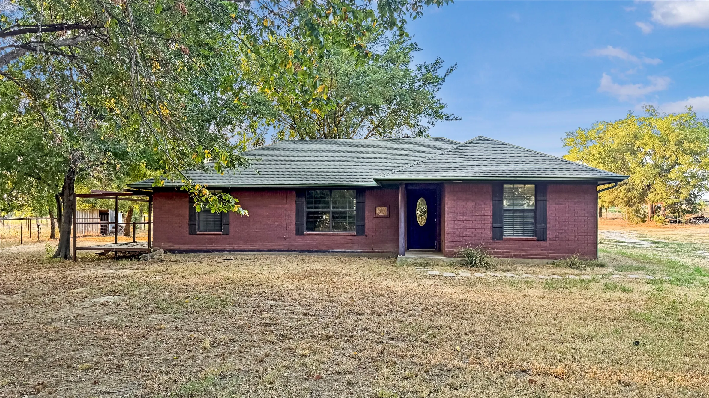 Single Family Residence For Sale in Cooke County , 697 County Road 166, Whitesboro, Texas 76273, 3 Bedroom, 2 Bathroom, Garage spaces, 1,287 Sqft, built in 2006, Price $369,000, mls#21356093, Real Estate Agent in Whitesboro, Homes For Sale in Cooke county, Homes For Sale in Whitesboro, Realtor in Whitesboro Texas, Real Estate Brokerage Independent Realty Texas, Luminita Cordes Realtor