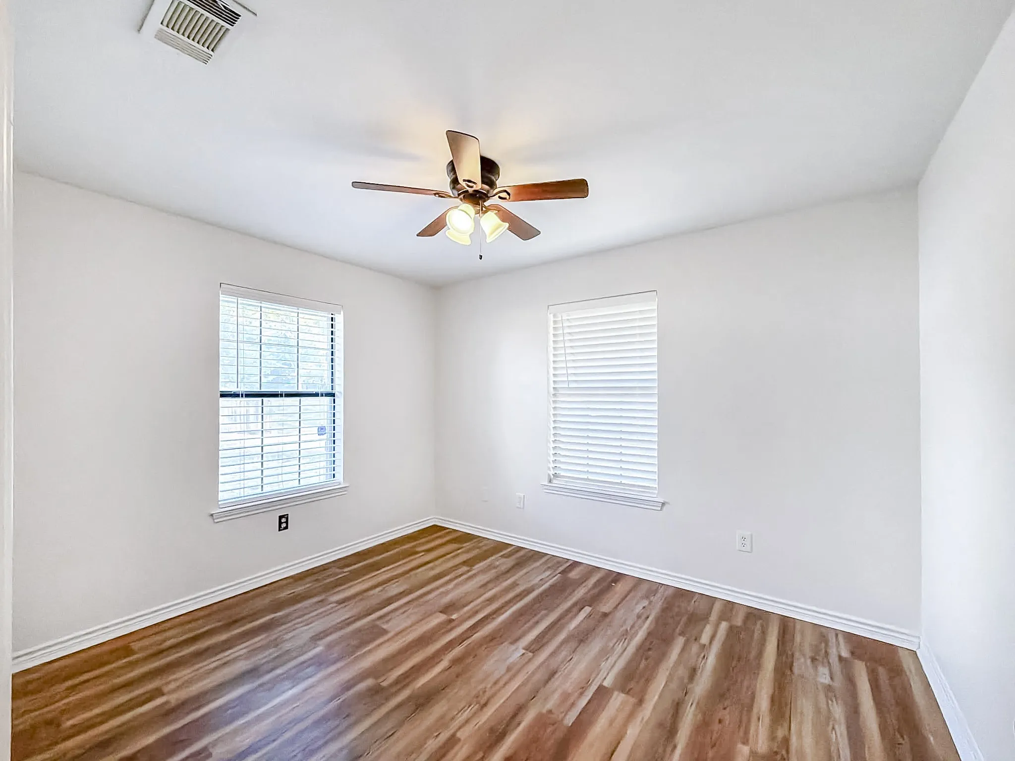 Single Family Residence For Sale in Cooke County , 697 County Road 166, Whitesboro, Texas 76273, 3 Bedroom, 2 Bathroom, Garage spaces, 1,287 Sqft, built in 2006, Price $369,000, mls#21356093, Real Estate Agent in Whitesboro, Homes For Sale in Cooke county, Homes For Sale in Whitesboro, Realtor in Whitesboro Texas, Real Estate Brokerage Independent Realty Texas, Luminita Cordes Realtor