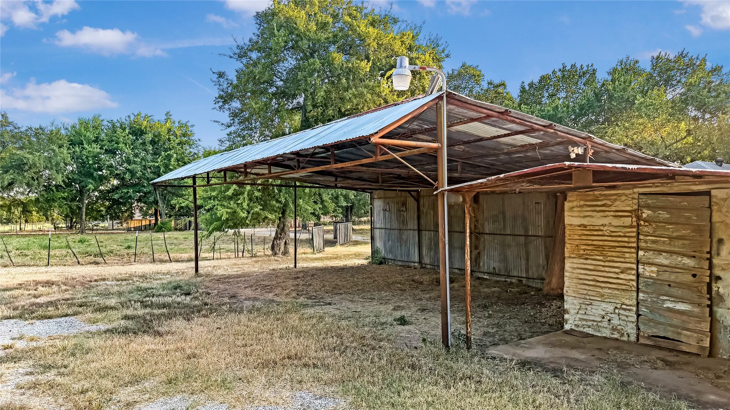 Single Family Residence For Sale in Cooke County , 697 County Road 166, Whitesboro, Texas 76273, 3 Bedroom, 2 Bathroom, Garage spaces, 1,287 Sqft, built in 2006, Price $369,000, mls#21356093, Real Estate Agent in Whitesboro, Homes For Sale in Cooke county, Homes For Sale in Whitesboro, Realtor in Whitesboro Texas, Real Estate Brokerage Independent Realty Texas, Luminita Cordes Realtor