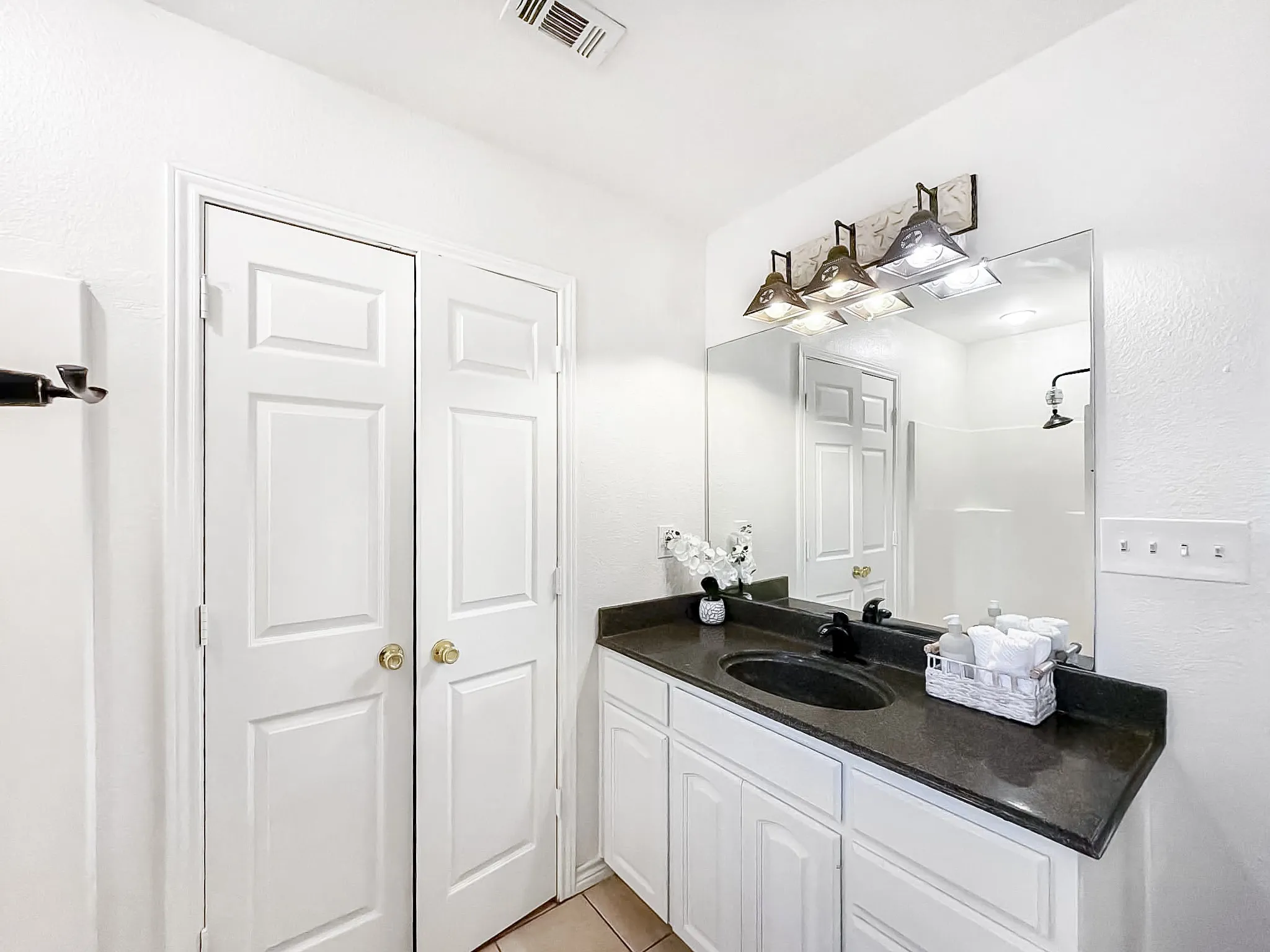 Single Family Residence For Sale in Cooke County , 697 County Road 166, Whitesboro, Texas 76273, 3 Bedroom, 2 Bathroom, Garage spaces, 1,287 Sqft, built in 2006, Price $369,000, mls#21356093, Real Estate Agent in Whitesboro, Homes For Sale in Cooke county, Homes For Sale in Whitesboro, Realtor in Whitesboro Texas, Real Estate Brokerage Independent Realty Texas, Luminita Cordes Realtor