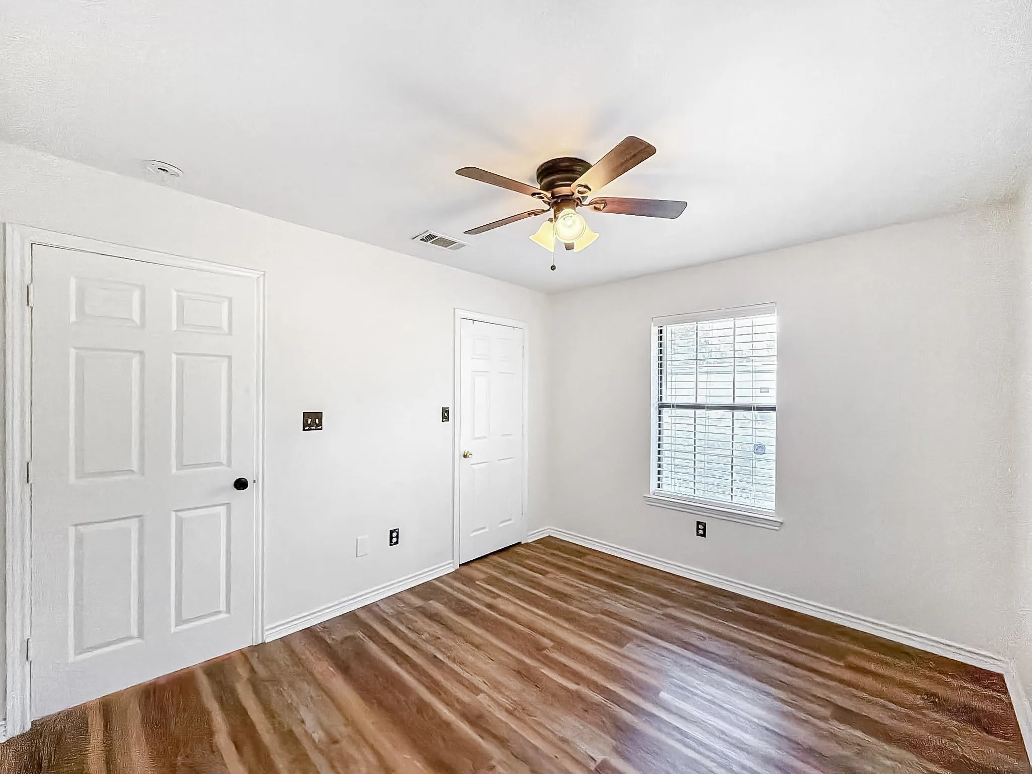 Single Family Residence For Sale in Cooke County , 697 County Road 166, Whitesboro, Texas 76273, 3 Bedroom, 2 Bathroom, Garage spaces, 1,287 Sqft, built in 2006, Price $369,000, mls#21356093, Real Estate Agent in Whitesboro, Homes For Sale in Cooke county, Homes For Sale in Whitesboro, Realtor in Whitesboro Texas, Real Estate Brokerage Independent Realty Texas, Luminita Cordes Realtor