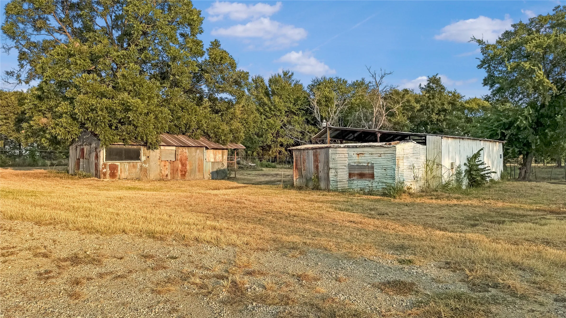 Single Family Residence For Sale in Cooke County , 697 County Road 166, Whitesboro, Texas 76273, 3 Bedroom, 2 Bathroom, Garage spaces, 1,287 Sqft, built in 2006, Price $369,000, mls#21356093, Real Estate Agent in Whitesboro, Homes For Sale in Cooke county, Homes For Sale in Whitesboro, Realtor in Whitesboro Texas, Real Estate Brokerage Independent Realty Texas, Luminita Cordes Realtor