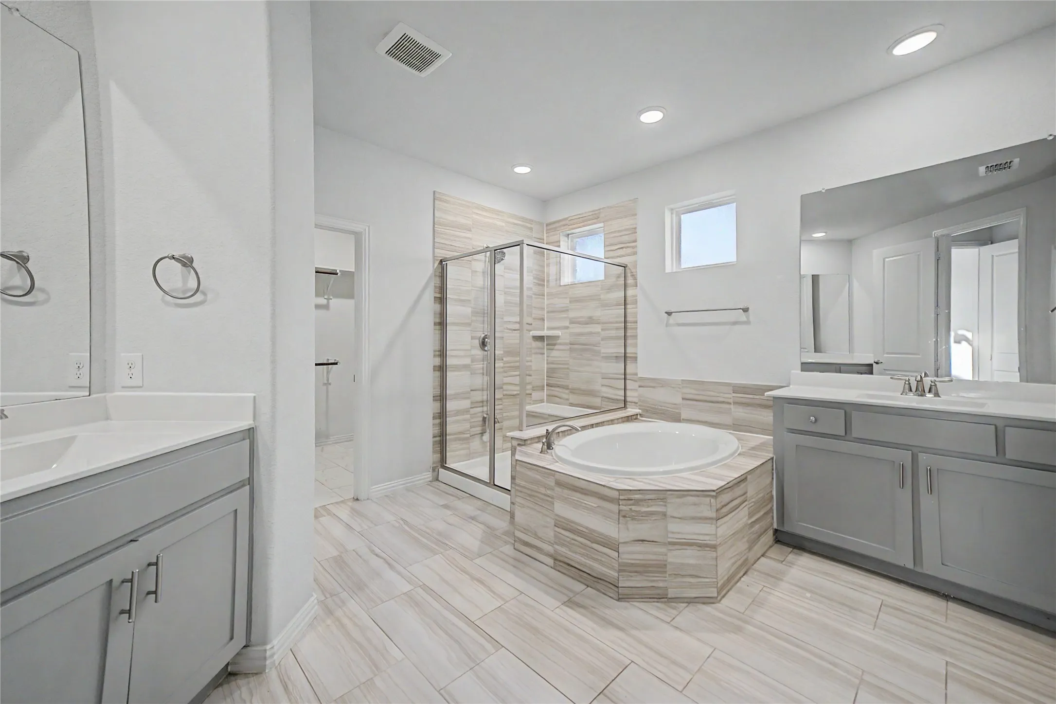 Dual vanity sinks with white countertops