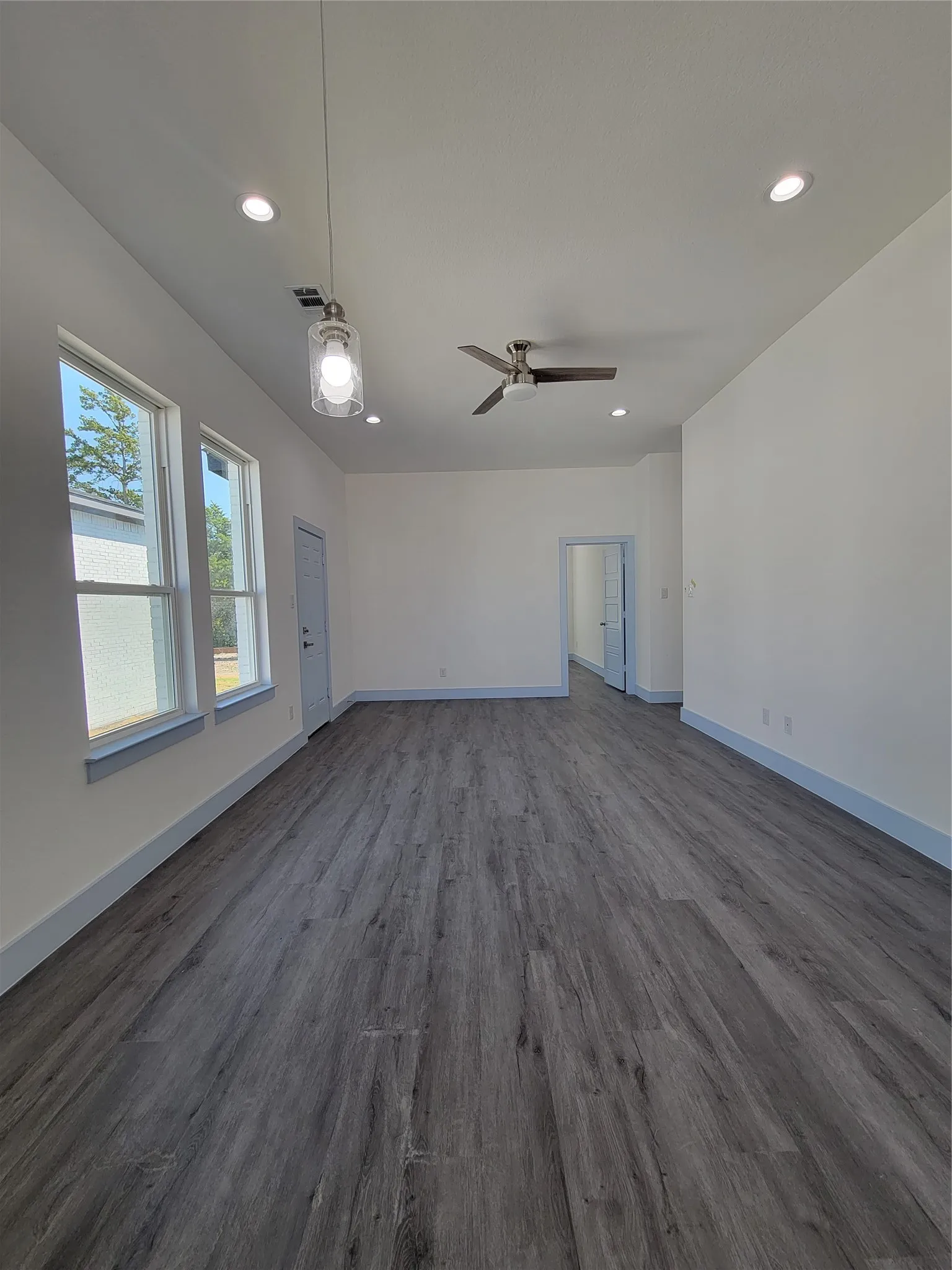 Single Family Residence For Rent in Dallas County , 3336 Noor Street, Dallas, Texas 75233, 4 Bedroom, 2 Bathroom, 2 Garage spaces, 1,490 Sqft, built in 2022, Price $2,400, mls#21356195, Real Estate Agent in Dallas, Homes For Rent in Dallas county, Homes For Rent in Dallas, Realtor in Dallas Texas, Real Estate Brokerage Independent Realty Texas, Luminita Cordes Realtor