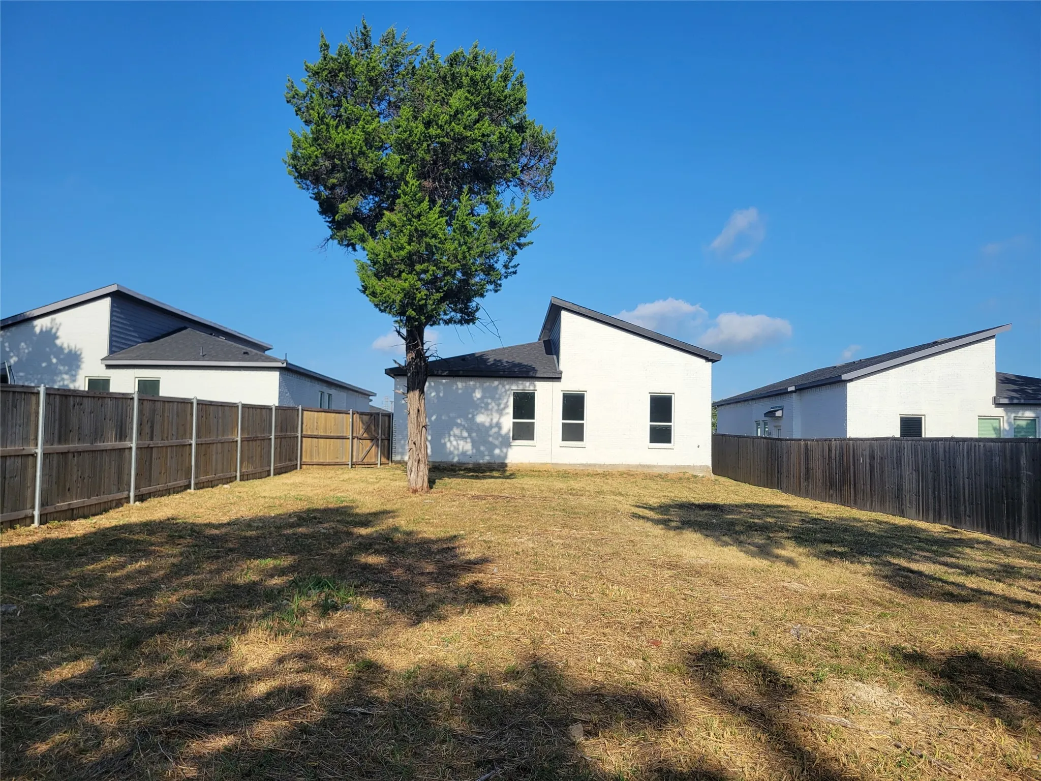 Single Family Residence For Rent in Dallas County , 3336 Noor Street, Dallas, Texas 75233, 4 Bedroom, 2 Bathroom, 2 Garage spaces, 1,490 Sqft, built in 2022, Price $2,400, mls#21356195, Real Estate Agent in Dallas, Homes For Rent in Dallas county, Homes For Rent in Dallas, Realtor in Dallas Texas, Real Estate Brokerage Independent Realty Texas, Luminita Cordes Realtor