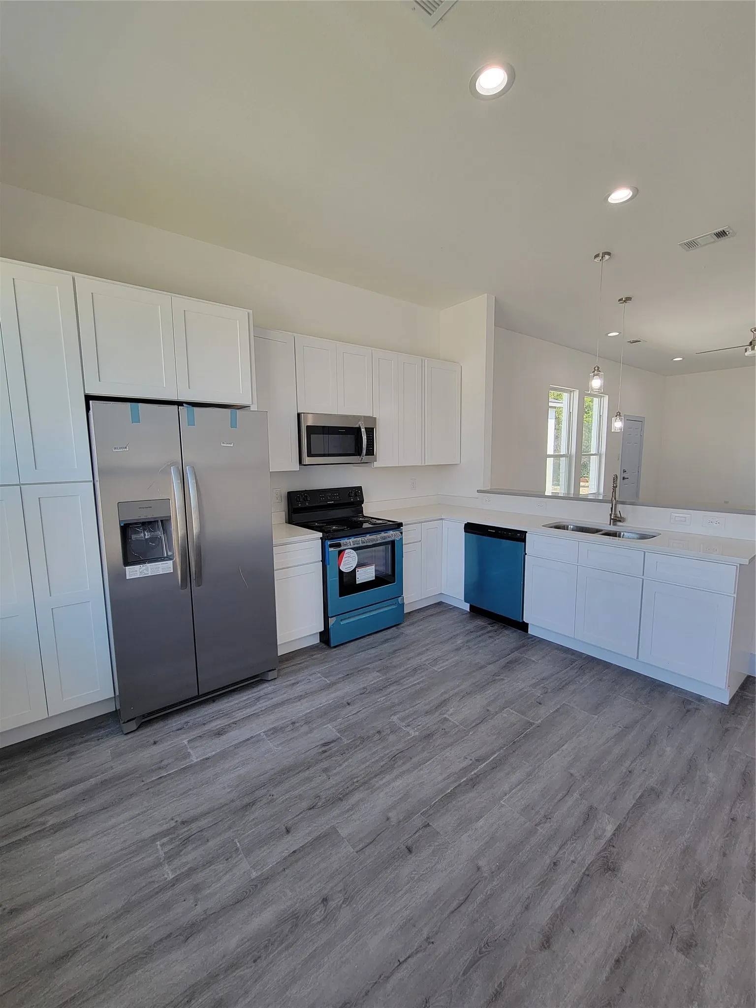 Single Family Residence For Rent in Dallas County , 3336 Noor Street, Dallas, Texas 75233, 4 Bedroom, 2 Bathroom, 2 Garage spaces, 1,490 Sqft, built in 2022, Price $2,400, mls#21356195, Real Estate Agent in Dallas, Homes For Rent in Dallas county, Homes For Rent in Dallas, Realtor in Dallas Texas, Real Estate Brokerage Independent Realty Texas, Luminita Cordes Realtor