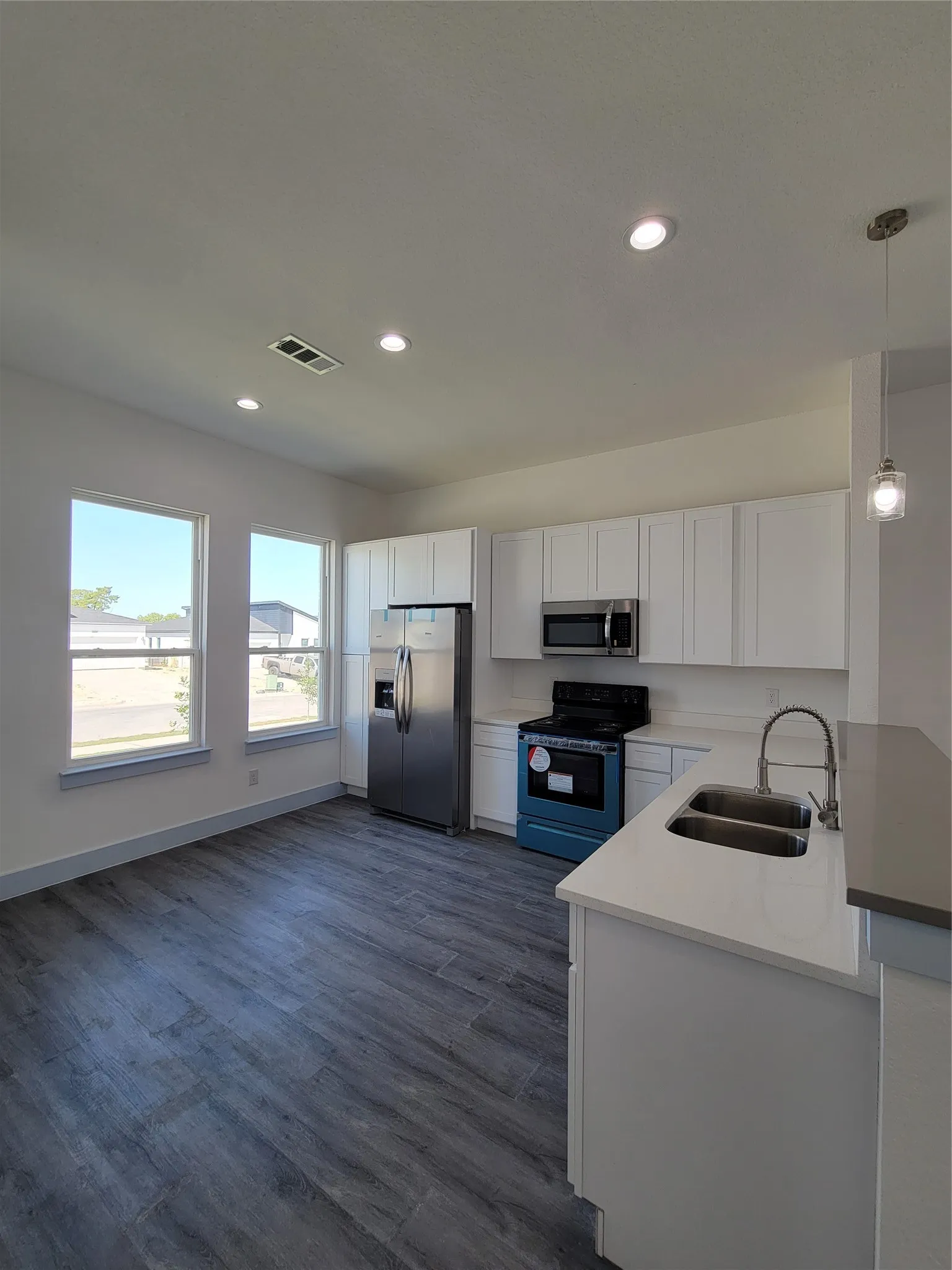 Single Family Residence For Rent in Dallas County , 3336 Noor Street, Dallas, Texas 75233, 4 Bedroom, 2 Bathroom, 2 Garage spaces, 1,490 Sqft, built in 2022, Price $2,400, mls#21356195, Real Estate Agent in Dallas, Homes For Rent in Dallas county, Homes For Rent in Dallas, Realtor in Dallas Texas, Real Estate Brokerage Independent Realty Texas, Luminita Cordes Realtor