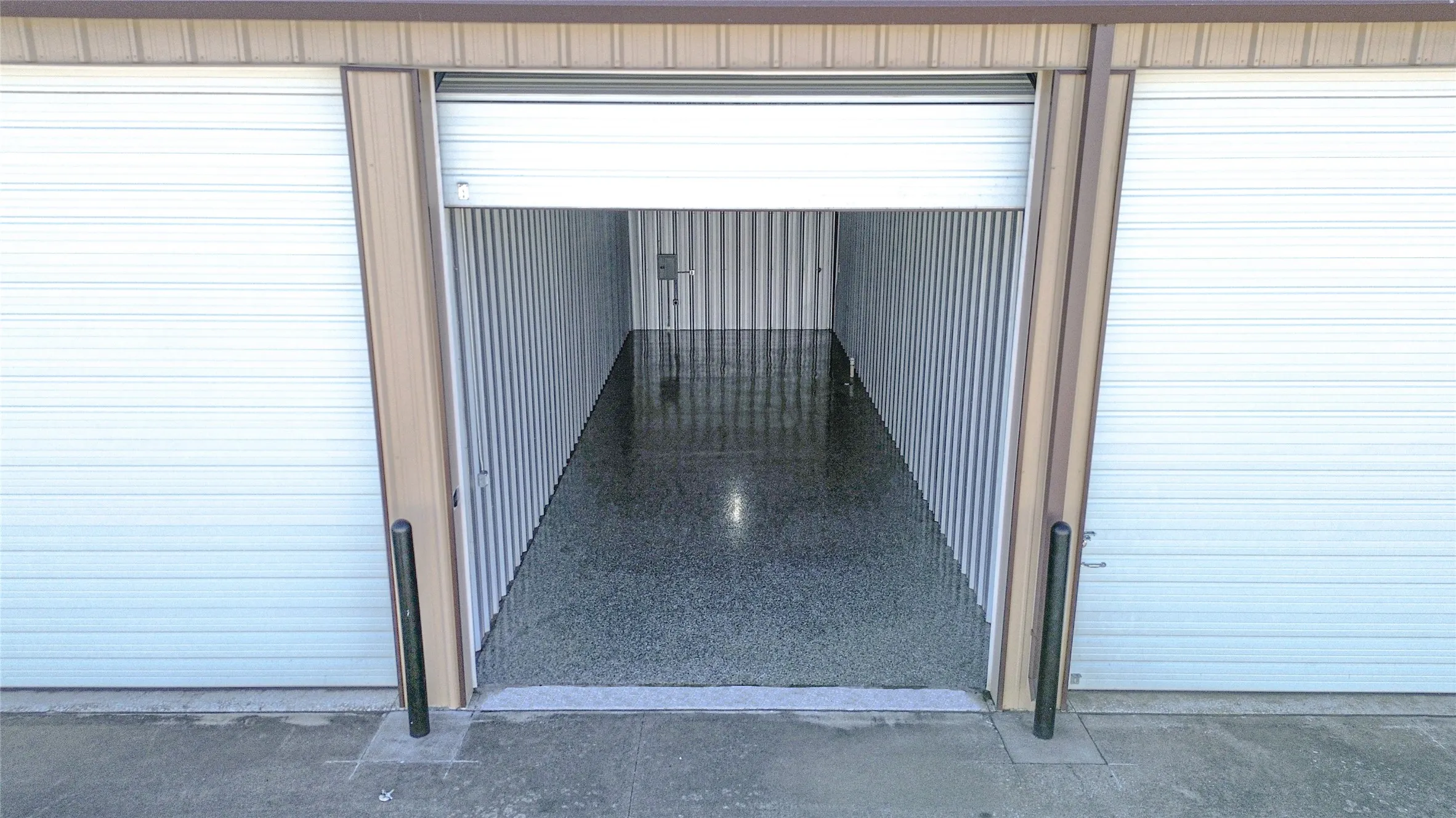 Industrial For Sale in Denton County , 853 Main Street A2, Lake Dallas, Texas 75065, 0, 0, Garage spaces, 0 Sqft, built in 2003, Price $103,000, mls#21356176, Real Estate Agent in Lake Dallas, Homes For Sale in Denton county, Homes For Sale in Lake Dallas, Realtor in Lake Dallas Texas, Real Estate Brokerage Independent Realty Texas, Luminita Cordes Realtor