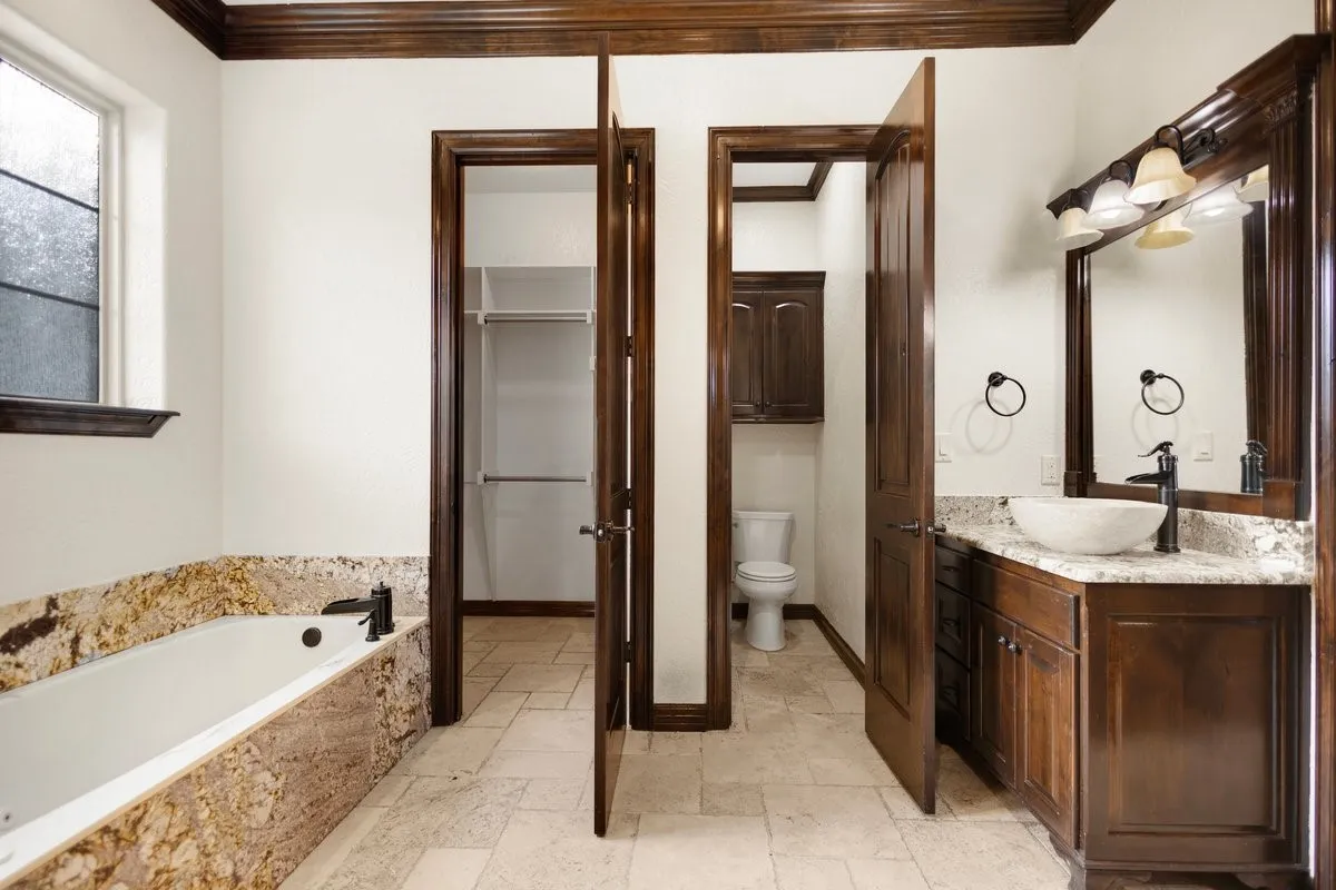 Single Family Residence For Sale in Smith County , 7820 Molina Drive, Tyler, Texas 75704, 6 Bedroom, 6 Bathroom, 3 Garage spaces, 4,008 Sqft, built in 2014, mls#21356180, Real Estate Agent in Tyler, Homes For Sale in Smith county, Homes For Sale in Tyler, Realtor in Tyler Texas, Real Estate Brokerage Independent Realty Texas, Luminita Cordes Realtor