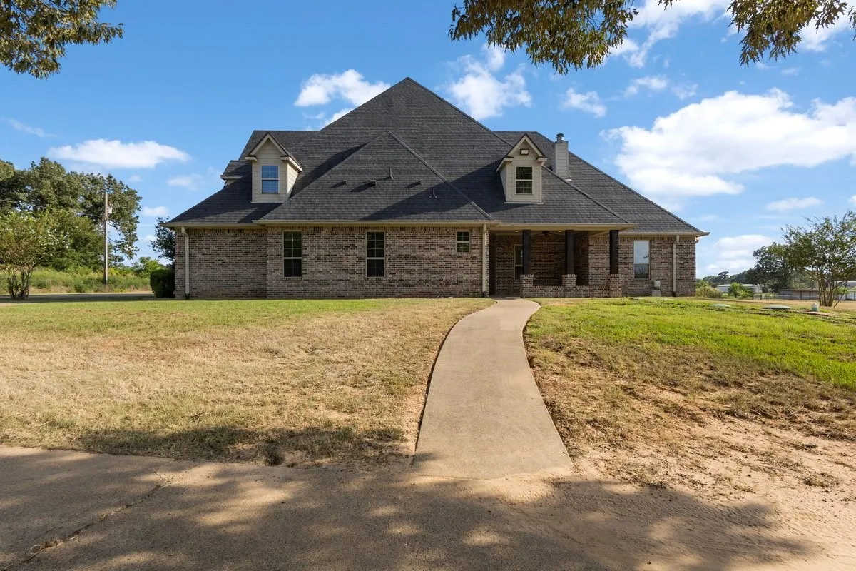 Single Family Residence For Sale in Smith County , 7820 Molina Drive, Tyler, Texas 75704, 6 Bedroom, 6 Bathroom, 3 Garage spaces, 4,008 Sqft, built in 2014, mls#21356180, Real Estate Agent in Tyler, Homes For Sale in Smith county, Homes For Sale in Tyler, Realtor in Tyler Texas, Real Estate Brokerage Independent Realty Texas, Luminita Cordes Realtor