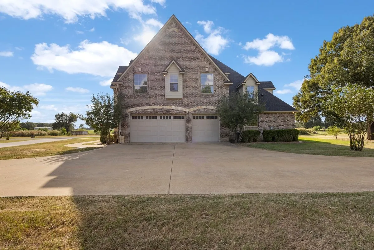 Single Family Residence For Sale in Smith County , 7820 Molina Drive, Tyler, Texas 75704, 6 Bedroom, 6 Bathroom, 3 Garage spaces, 4,008 Sqft, built in 2014, mls#21356180, Real Estate Agent in Tyler, Homes For Sale in Smith county, Homes For Sale in Tyler, Realtor in Tyler Texas, Real Estate Brokerage Independent Realty Texas, Luminita Cordes Realtor
