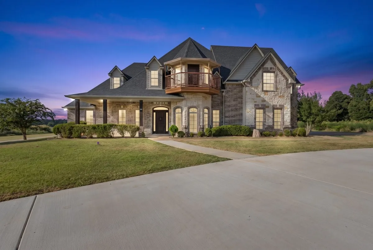 Single Family Residence For Sale in Smith County , 7820 Molina Drive, Tyler, Texas 75704, 6 Bedroom, 6 Bathroom, 3 Garage spaces, 4,008 Sqft, built in 2014, mls#21356180, Real Estate Agent in Tyler, Homes For Sale in Smith county, Homes For Sale in Tyler, Realtor in Tyler Texas, Real Estate Brokerage Independent Realty Texas, Luminita Cordes Realtor