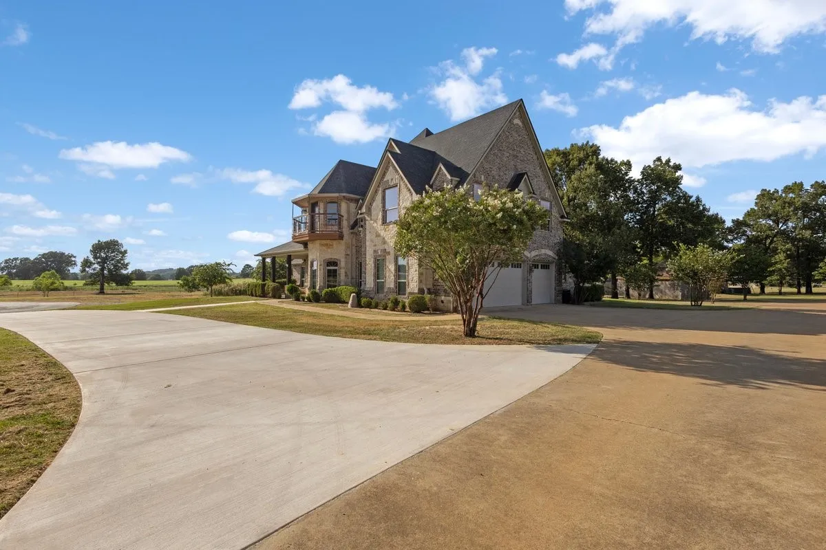 Single Family Residence For Sale in Smith County , 7820 Molina Drive, Tyler, Texas 75704, 6 Bedroom, 6 Bathroom, 3 Garage spaces, 4,008 Sqft, built in 2014, mls#21356180, Real Estate Agent in Tyler, Homes For Sale in Smith county, Homes For Sale in Tyler, Realtor in Tyler Texas, Real Estate Brokerage Independent Realty Texas, Luminita Cordes Realtor