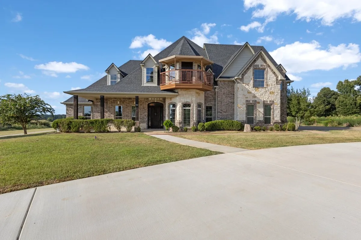 Single Family Residence For Sale in Smith County , 7820 Molina Drive, Tyler, Texas 75704, 6 Bedroom, 6 Bathroom, 3 Garage spaces, 4,008 Sqft, built in 2014, mls#21356180, Real Estate Agent in Tyler, Homes For Sale in Smith county, Homes For Sale in Tyler, Realtor in Tyler Texas, Real Estate Brokerage Independent Realty Texas, Luminita Cordes Realtor