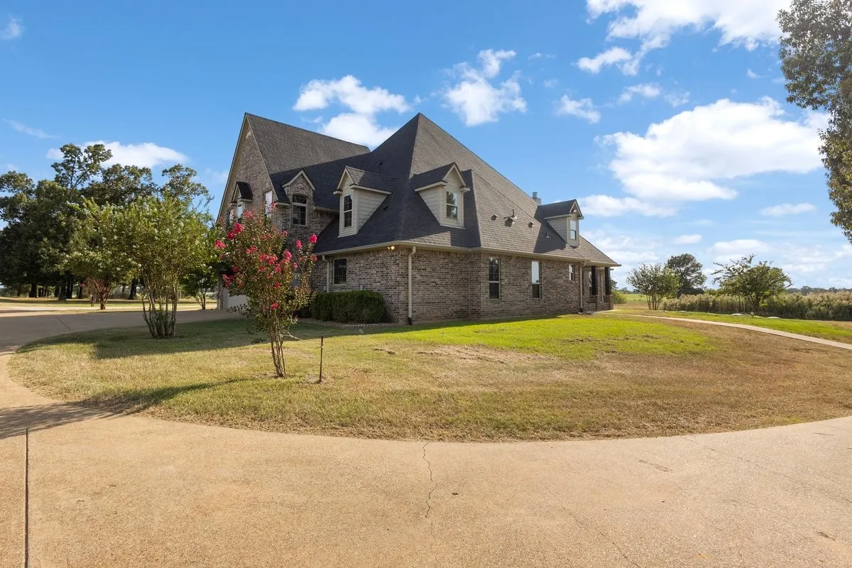 Single Family Residence For Sale in Smith County , 7820 Molina Drive, Tyler, Texas 75704, 6 Bedroom, 6 Bathroom, 3 Garage spaces, 4,008 Sqft, built in 2014, mls#21356180, Real Estate Agent in Tyler, Homes For Sale in Smith county, Homes For Sale in Tyler, Realtor in Tyler Texas, Real Estate Brokerage Independent Realty Texas, Luminita Cordes Realtor
