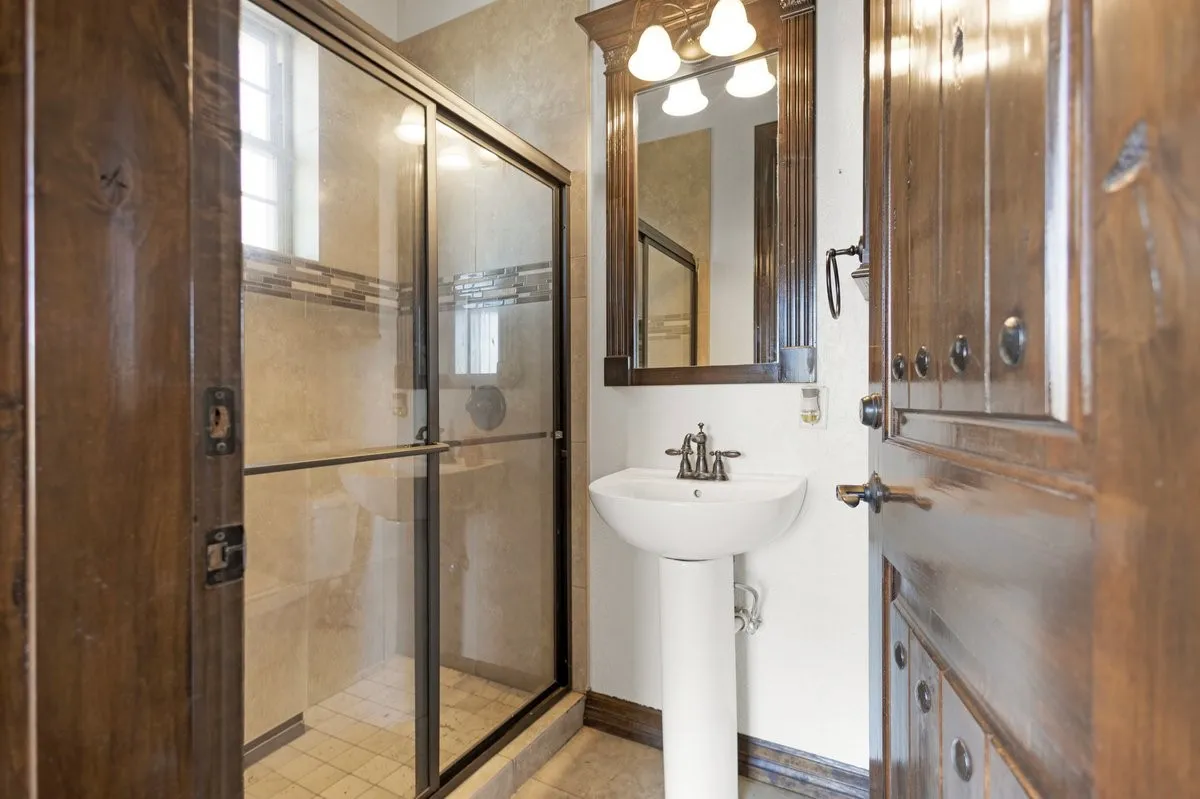 Single Family Residence For Sale in Smith County , 7820 Molina Drive, Tyler, Texas 75704, 6 Bedroom, 6 Bathroom, 3 Garage spaces, 4,008 Sqft, built in 2014, mls#21356180, Real Estate Agent in Tyler, Homes For Sale in Smith county, Homes For Sale in Tyler, Realtor in Tyler Texas, Real Estate Brokerage Independent Realty Texas, Luminita Cordes Realtor