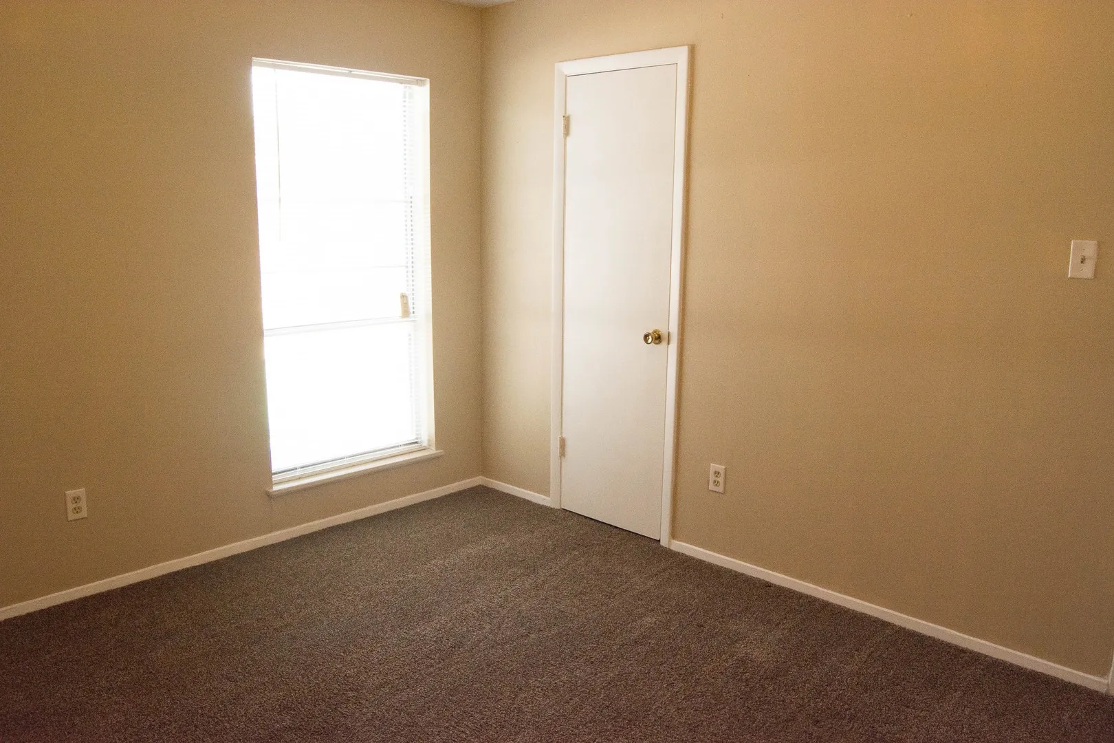 Apartment For Rent in Taylor County , 2800 Sayles Boulevard 15 B, Abilene, Texas 79605, 3 Bedroom, 2 Bathroom, Garage spaces, 1,500 Sqft, built in 1966, mls#21356224, Real Estate Agent in Abilene, Homes For Rent in Taylor county, Homes For Rent in Abilene, Realtor in Abilene Texas, Real Estate Brokerage Independent Realty Texas, Luminita Cordes Realtor