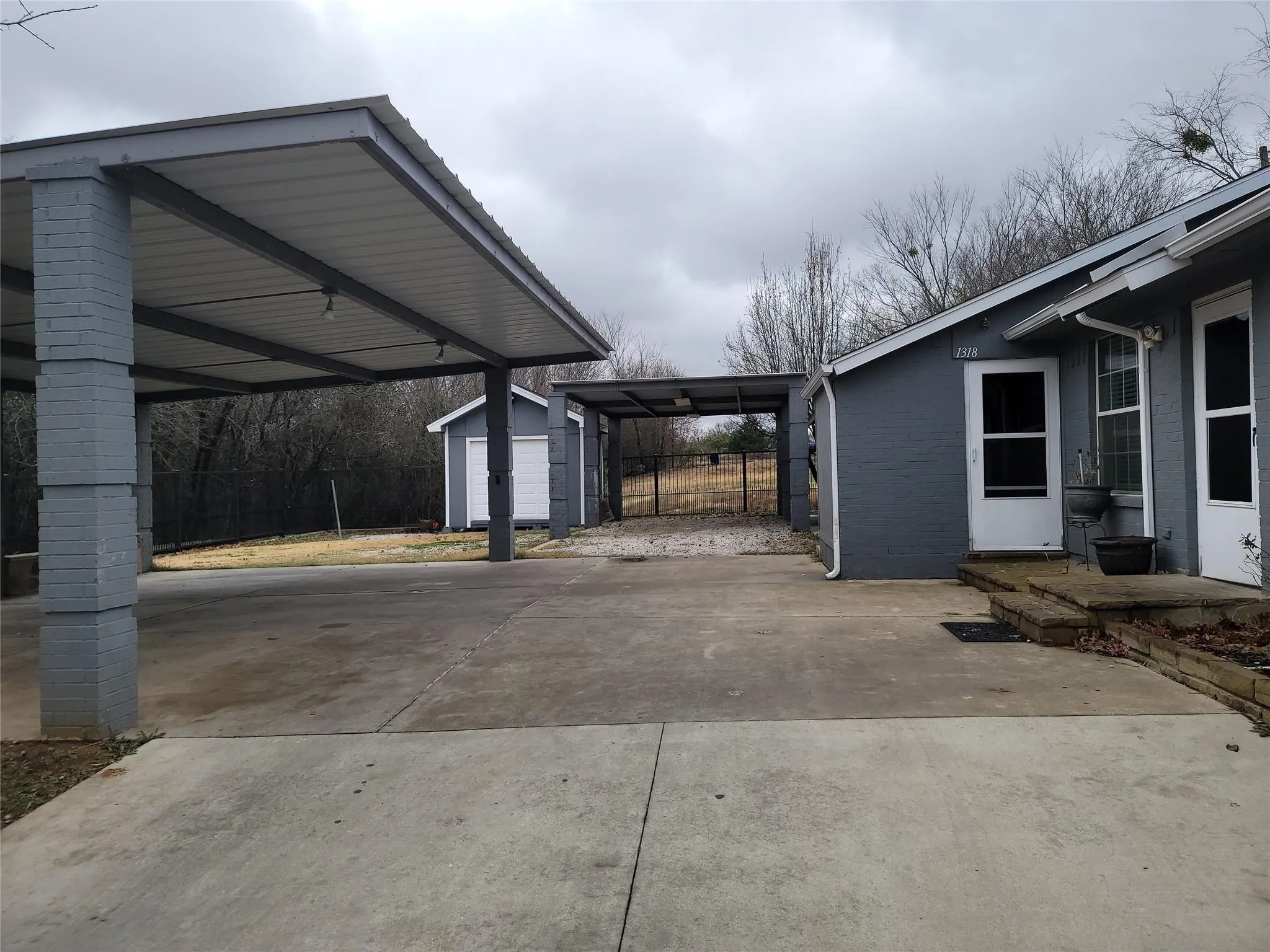 Duplex For Rent in Tarrant County , 1316 Blodgett Avenue, Fort Worth, Texas 76115, 2 Bedroom, 1 Bathroom, Garage spaces, 737 Sqft, built in 1984, mls#21356234, Real Estate Agent in Fort Worth, Homes For Rent in Tarrant county, Homes For Rent in Fort Worth, Realtor in Fort Worth Texas, Real Estate Brokerage Independent Realty Texas, Luminita Cordes Realtor