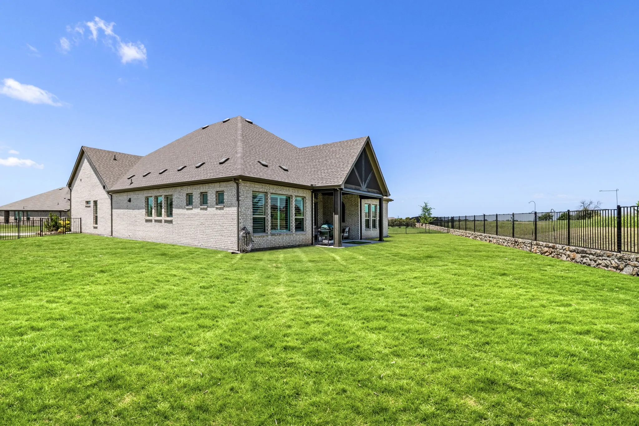 Single Family Residence For Sale in Kaufman County , 4169 Yellow Jasmine Lane, Heath, Texas 75126, 4 Bedroom, 3 Bathroom, 3 Garage spaces, 2,900 Sqft, built in 2022, mls#21355127, Real Estate Agent in Heath, Homes For Sale in Kaufman county, Homes For Sale in Heath, Realtor in Heath Texas, Real Estate Brokerage Independent Realty Texas, Luminita Cordes Realtor