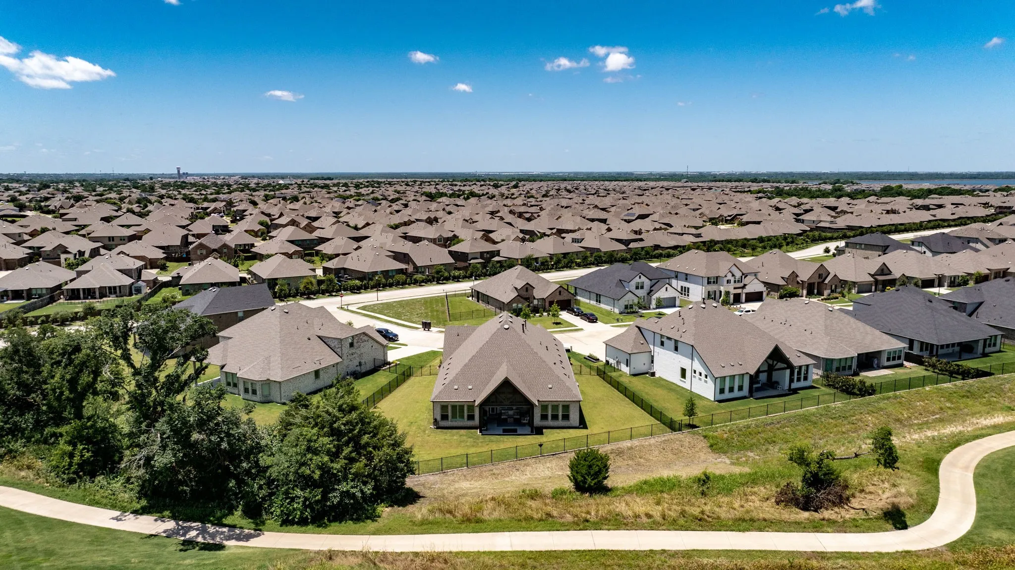 Single Family Residence For Sale in Kaufman County , 4169 Yellow Jasmine Lane, Heath, Texas 75126, 4 Bedroom, 3 Bathroom, 3 Garage spaces, 2,900 Sqft, built in 2022, mls#21355127, Real Estate Agent in Heath, Homes For Sale in Kaufman county, Homes For Sale in Heath, Realtor in Heath Texas, Real Estate Brokerage Independent Realty Texas, Luminita Cordes Realtor
