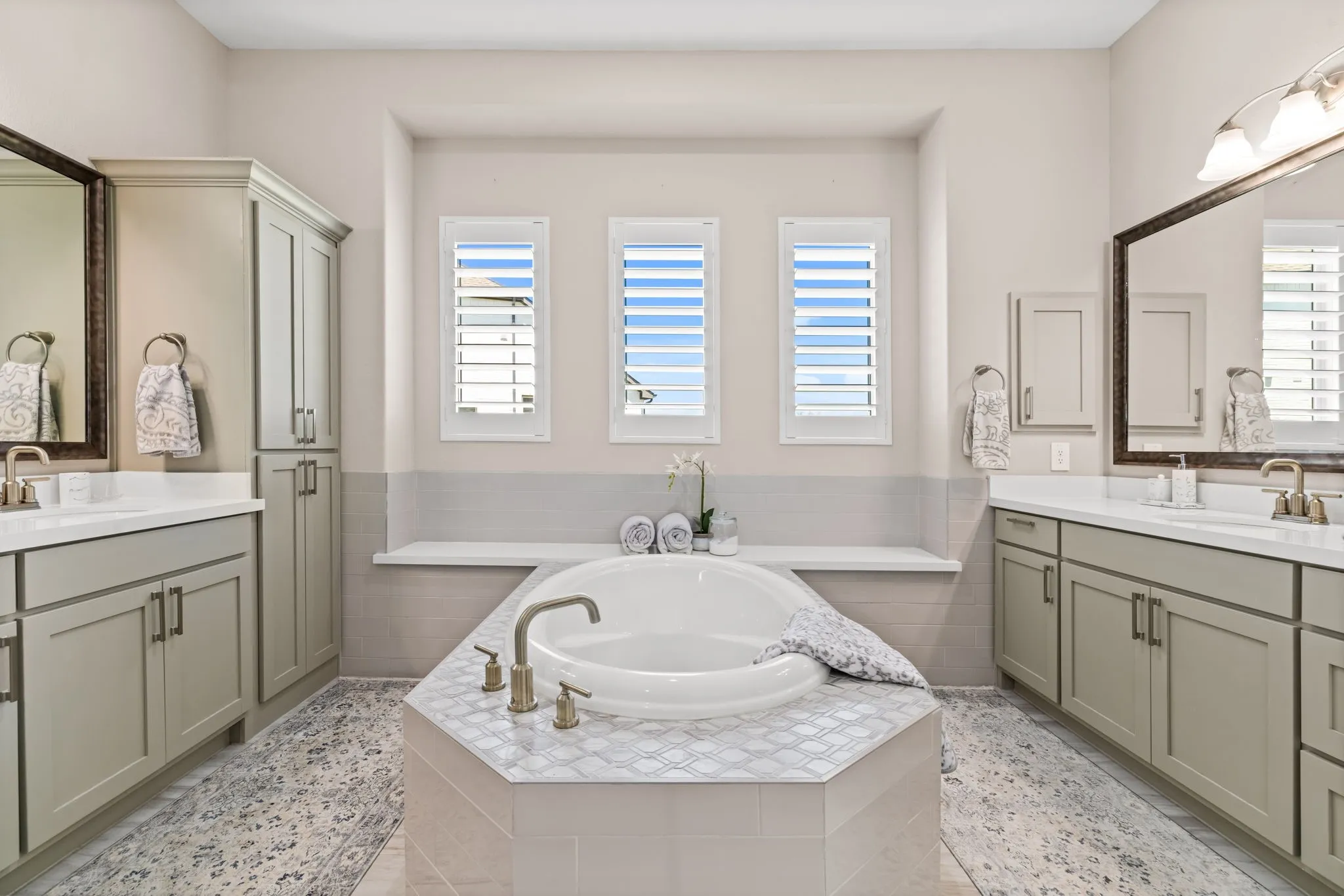 Single Family Residence For Sale in Kaufman County , 4169 Yellow Jasmine Lane, Heath, Texas 75126, 4 Bedroom, 3 Bathroom, 3 Garage spaces, 2,900 Sqft, built in 2022, mls#21355127, Real Estate Agent in Heath, Homes For Sale in Kaufman county, Homes For Sale in Heath, Realtor in Heath Texas, Real Estate Brokerage Independent Realty Texas, Luminita Cordes Realtor