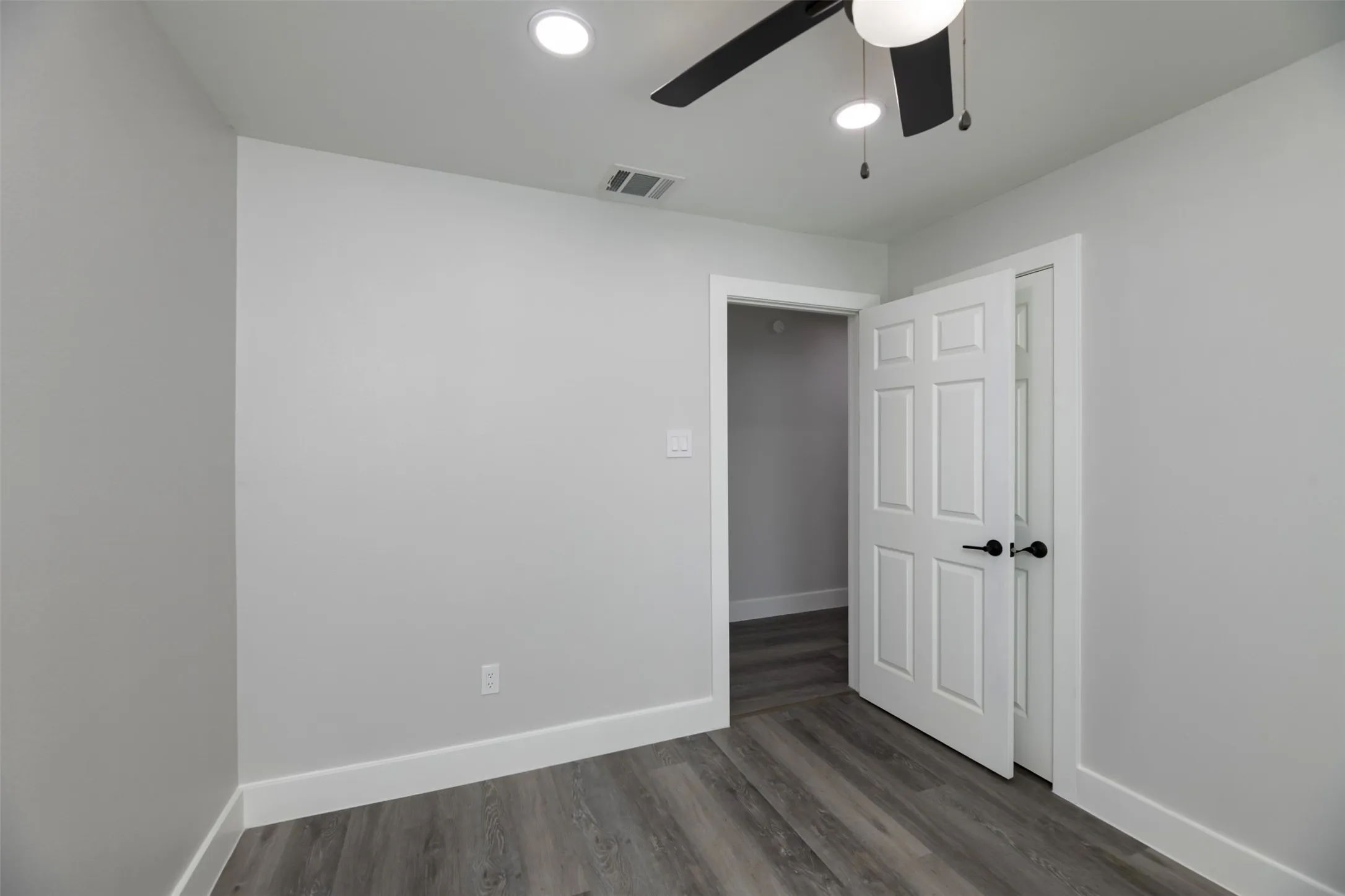 Single Family Residence For Sale in Dallas County , 1409 W Bruton Road, Mesquite, Texas 75149, 3 Bedroom, 2 Bathroom, Garage spaces, 1,361 Sqft, built in 1960, mls#21353981, Real Estate Agent in Mesquite, Homes For Sale in Dallas county, Homes For Sale in Mesquite, Realtor in Mesquite Texas, Real Estate Brokerage Independent Realty Texas, Luminita Cordes Realtor