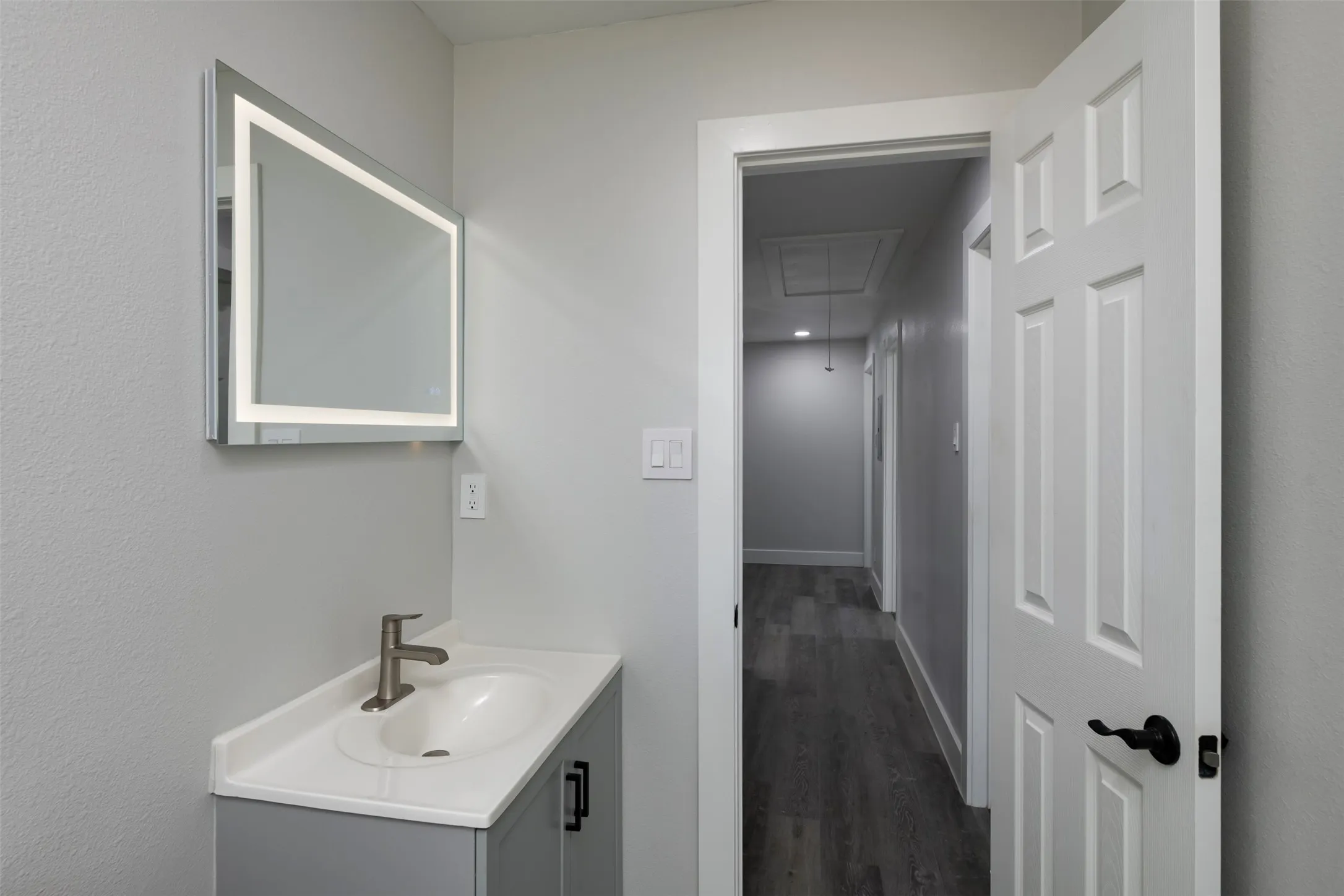 Single Family Residence For Sale in Dallas County , 1409 W Bruton Road, Mesquite, Texas 75149, 3 Bedroom, 2 Bathroom, Garage spaces, 1,361 Sqft, built in 1960, mls#21353981, Real Estate Agent in Mesquite, Homes For Sale in Dallas county, Homes For Sale in Mesquite, Realtor in Mesquite Texas, Real Estate Brokerage Independent Realty Texas, Luminita Cordes Realtor