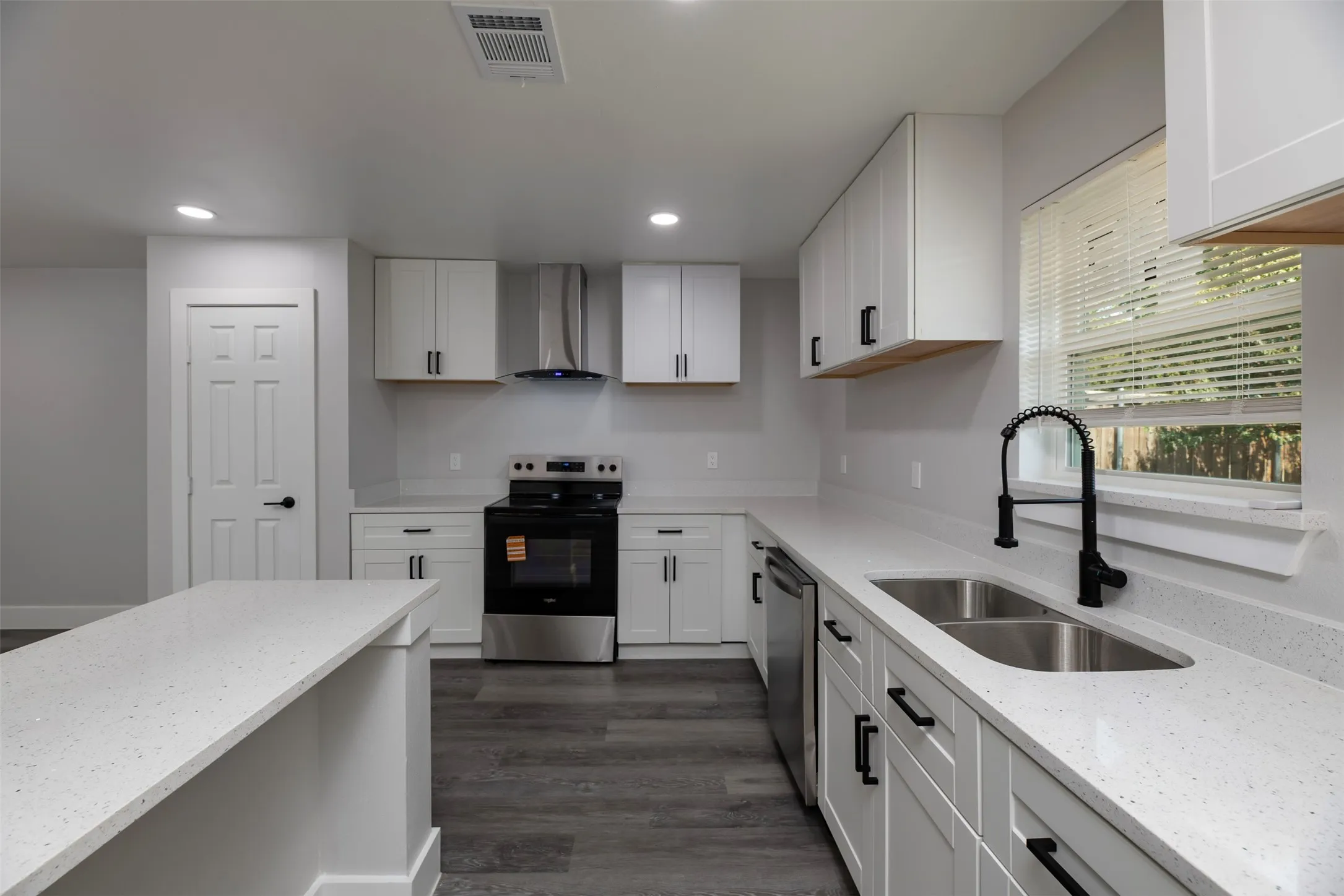 Single Family Residence For Sale in Dallas County , 1409 W Bruton Road, Mesquite, Texas 75149, 3 Bedroom, 2 Bathroom, Garage spaces, 1,361 Sqft, built in 1960, mls#21353981, Real Estate Agent in Mesquite, Homes For Sale in Dallas county, Homes For Sale in Mesquite, Realtor in Mesquite Texas, Real Estate Brokerage Independent Realty Texas, Luminita Cordes Realtor