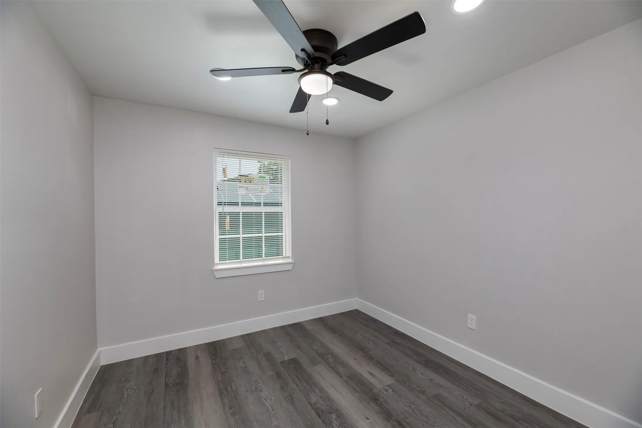 Single Family Residence For Sale in Dallas County , 1409 W Bruton Road, Mesquite, Texas 75149, 3 Bedroom, 2 Bathroom, Garage spaces, 1,361 Sqft, built in 1960, mls#21353981, Real Estate Agent in Mesquite, Homes For Sale in Dallas county, Homes For Sale in Mesquite, Realtor in Mesquite Texas, Real Estate Brokerage Independent Realty Texas, Luminita Cordes Realtor