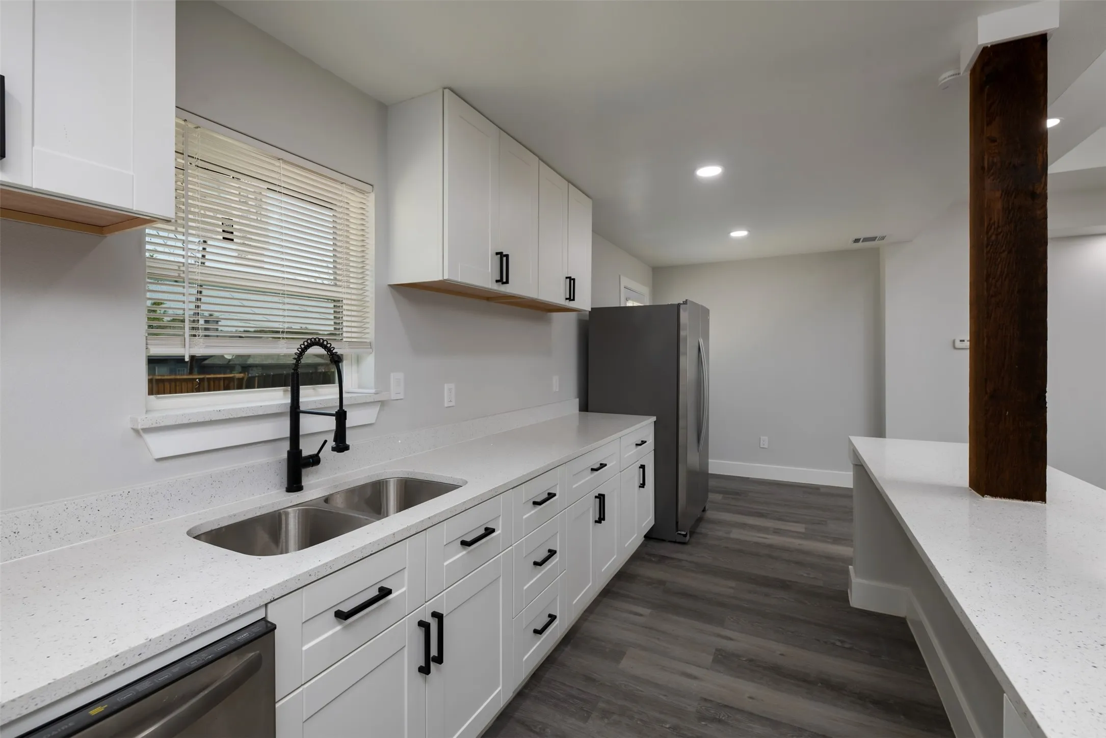 Single Family Residence For Sale in Dallas County , 1409 W Bruton Road, Mesquite, Texas 75149, 3 Bedroom, 2 Bathroom, Garage spaces, 1,361 Sqft, built in 1960, mls#21353981, Real Estate Agent in Mesquite, Homes For Sale in Dallas county, Homes For Sale in Mesquite, Realtor in Mesquite Texas, Real Estate Brokerage Independent Realty Texas, Luminita Cordes Realtor