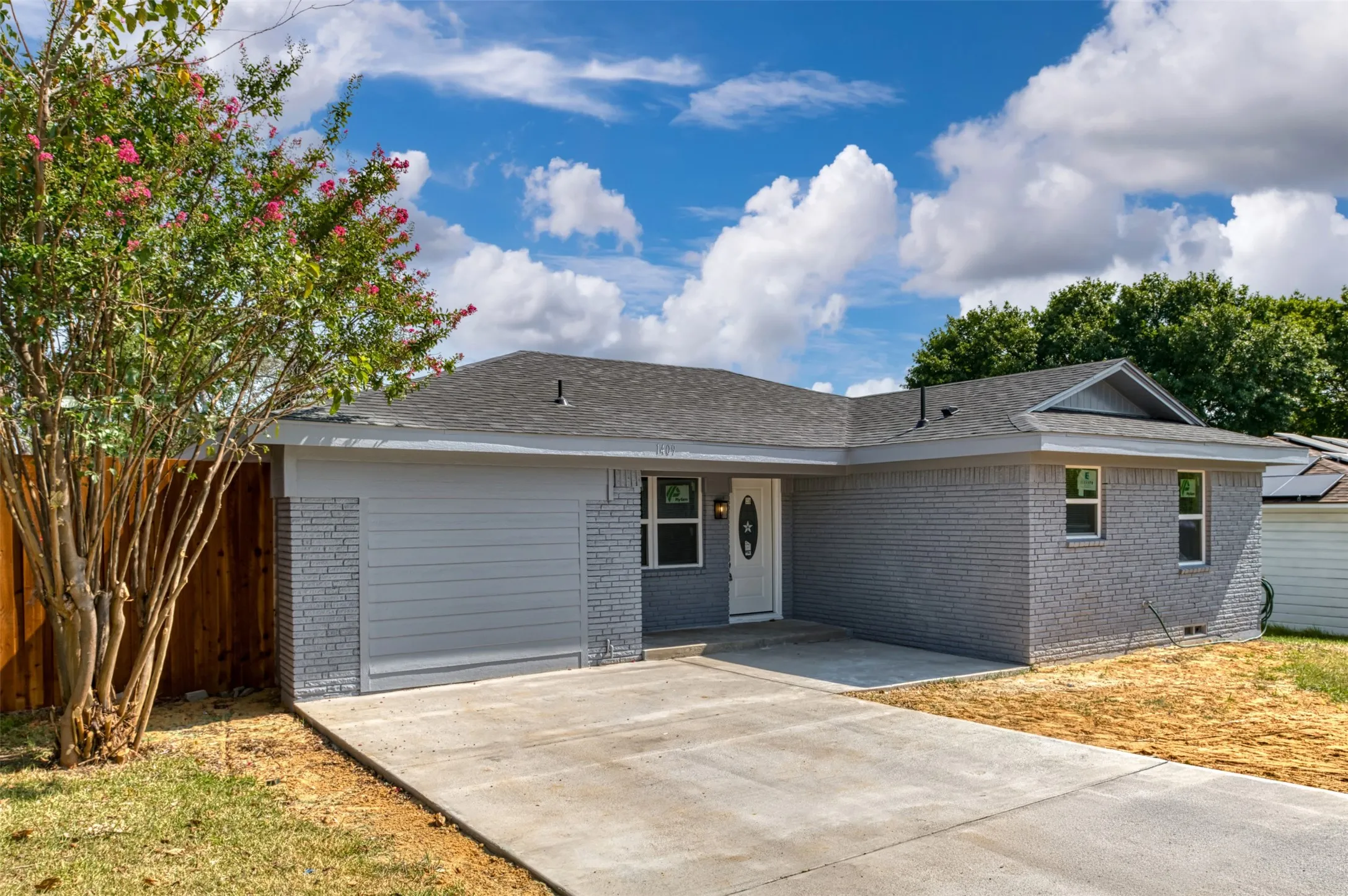 Single Family Residence For Sale in Dallas County , 1409 W Bruton Road, Mesquite, Texas 75149, 3 Bedroom, 2 Bathroom, Garage spaces, 1,361 Sqft, built in 1960, mls#21353981, Real Estate Agent in Mesquite, Homes For Sale in Dallas county, Homes For Sale in Mesquite, Realtor in Mesquite Texas, Real Estate Brokerage Independent Realty Texas, Luminita Cordes Realtor