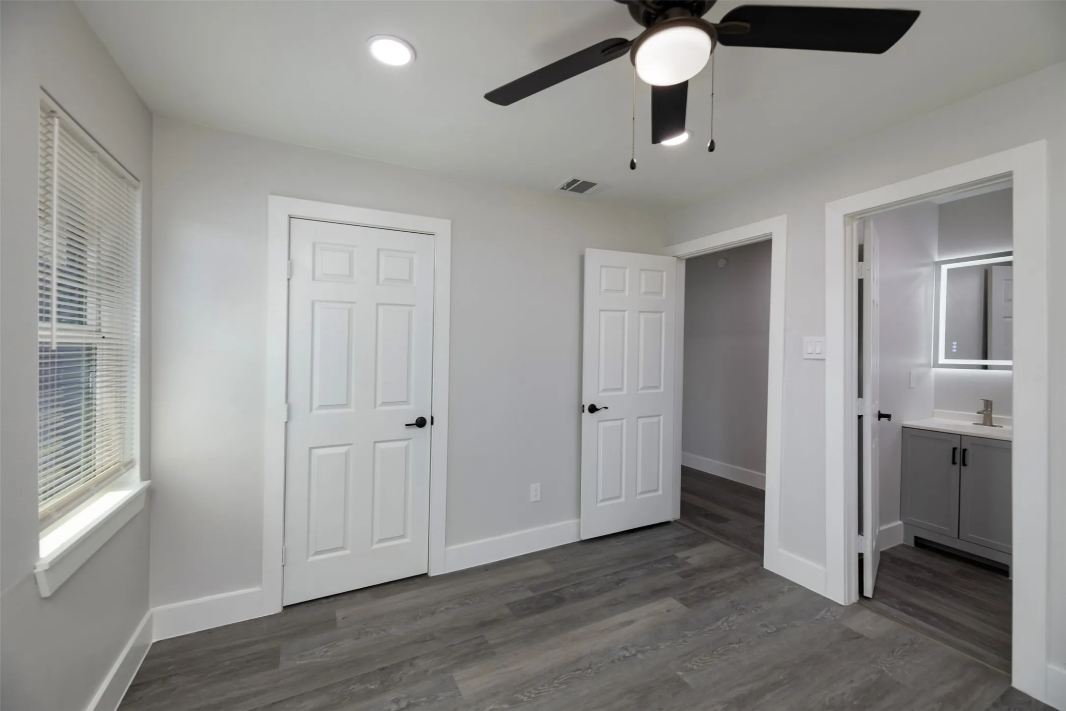Single Family Residence For Sale in Dallas County , 1409 W Bruton Road, Mesquite, Texas 75149, 3 Bedroom, 2 Bathroom, Garage spaces, 1,361 Sqft, built in 1960, mls#21353981, Real Estate Agent in Mesquite, Homes For Sale in Dallas county, Homes For Sale in Mesquite, Realtor in Mesquite Texas, Real Estate Brokerage Independent Realty Texas, Luminita Cordes Realtor