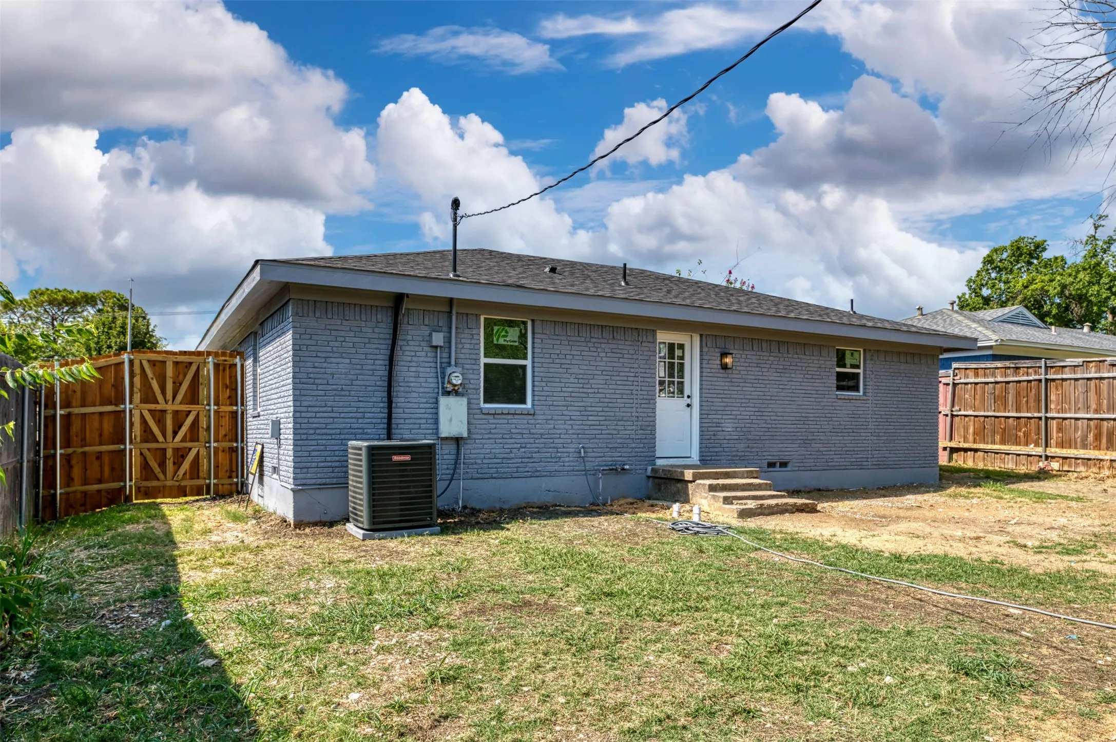 Single Family Residence For Sale in Dallas County , 1409 W Bruton Road, Mesquite, Texas 75149, 3 Bedroom, 2 Bathroom, Garage spaces, 1,361 Sqft, built in 1960, mls#21353981, Real Estate Agent in Mesquite, Homes For Sale in Dallas county, Homes For Sale in Mesquite, Realtor in Mesquite Texas, Real Estate Brokerage Independent Realty Texas, Luminita Cordes Realtor