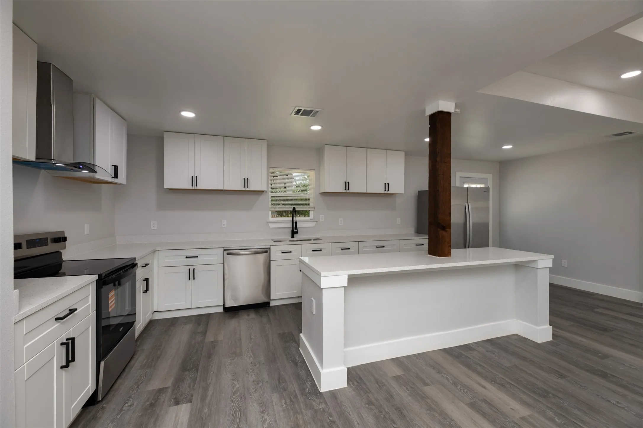 Single Family Residence For Sale in Dallas County , 1409 W Bruton Road, Mesquite, Texas 75149, 3 Bedroom, 2 Bathroom, Garage spaces, 1,361 Sqft, built in 1960, mls#21353981, Real Estate Agent in Mesquite, Homes For Sale in Dallas county, Homes For Sale in Mesquite, Realtor in Mesquite Texas, Real Estate Brokerage Independent Realty Texas, Luminita Cordes Realtor
